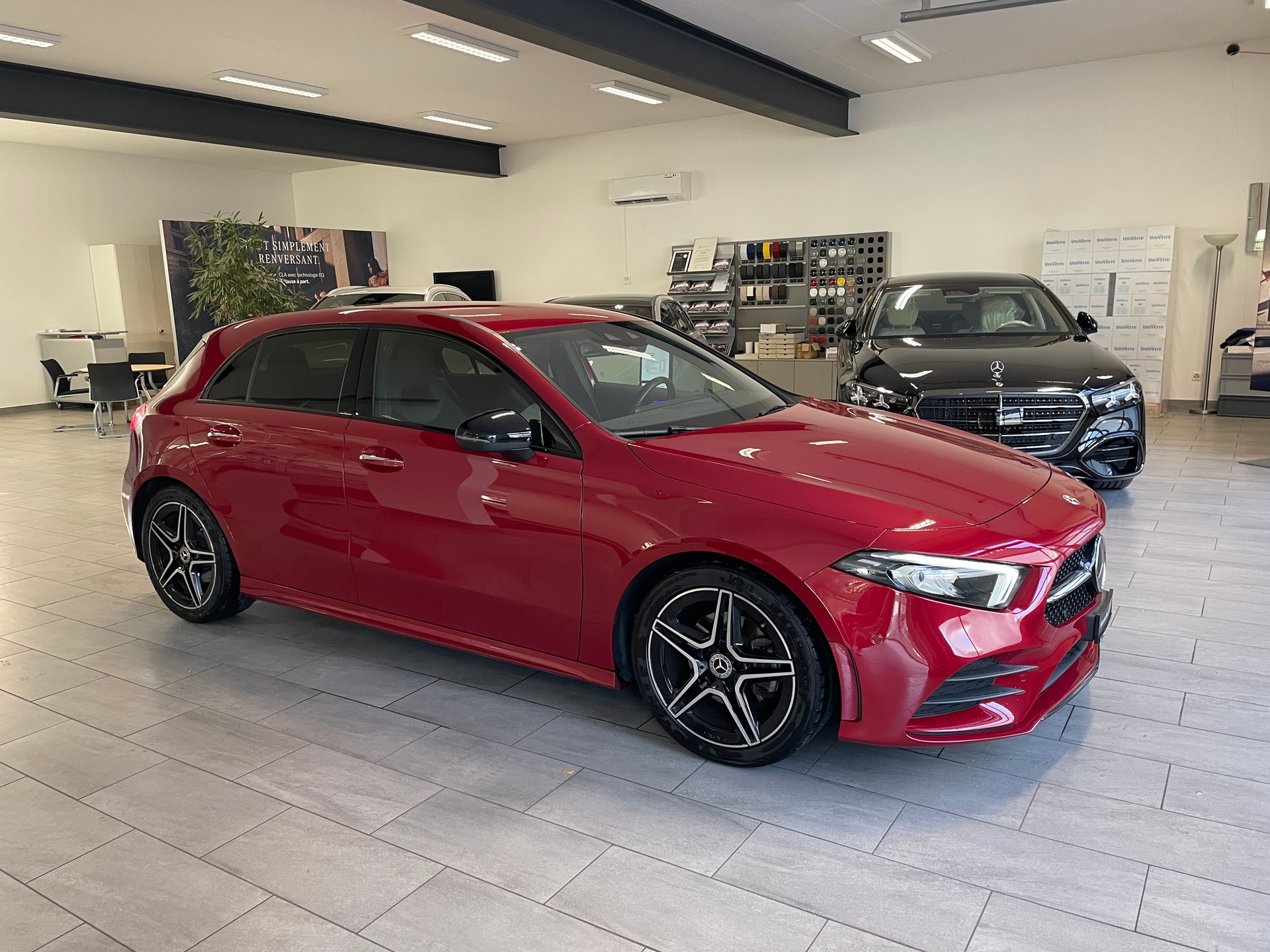 MERCEDES-BENZ A 200 AMG Line 7G-DCT-showroom-element-3