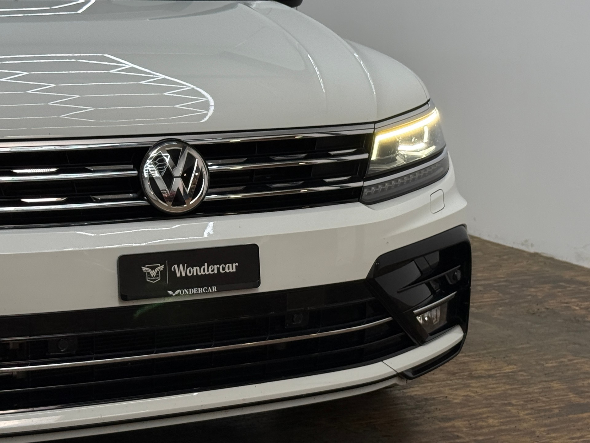 VW Tiguan 2.0TSI Highline 4Motion DSG-showroom-element-3