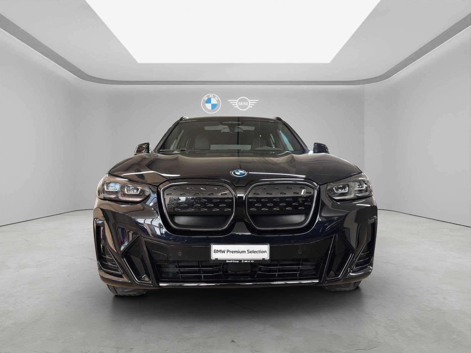 BMW iX3 E-Motor-showroom-element-2