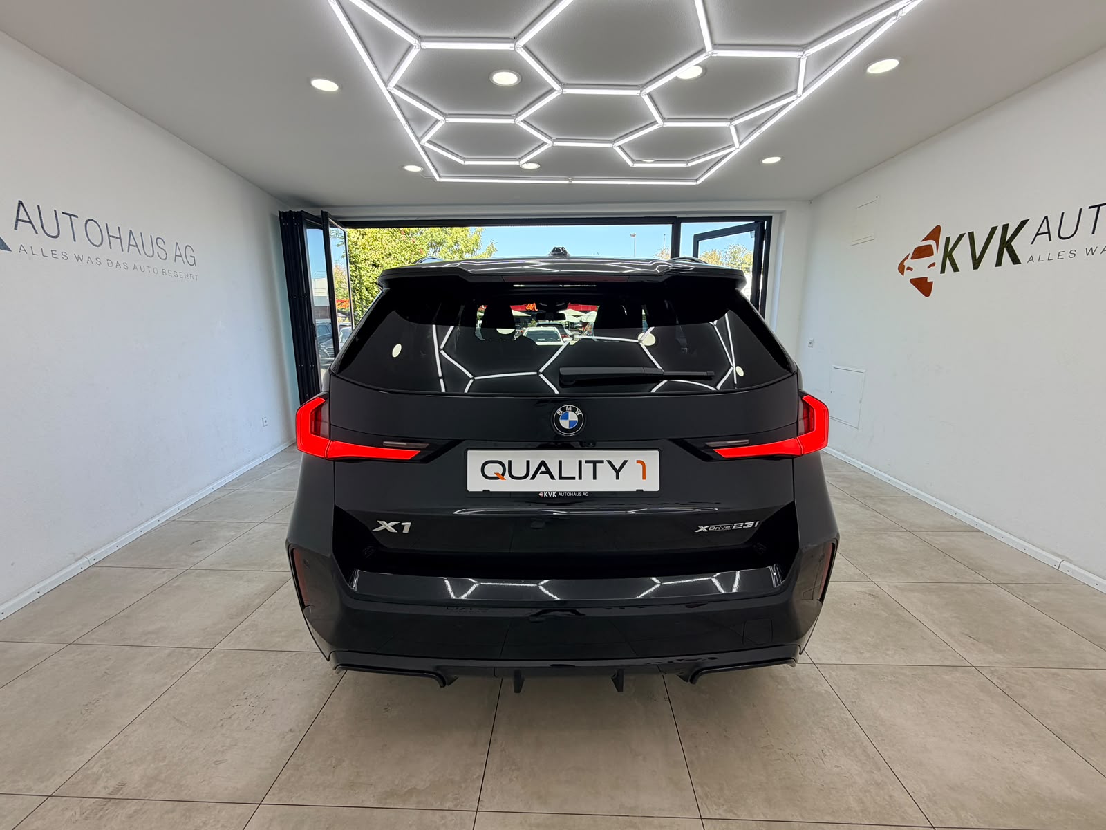 BMW X1 xDrive 23i 48V M Sport | AB FRISCHEM SERVICE | 1 JAHR GARANTIE | 8-FACH KOMPLETTRADSATZ |-image-6
