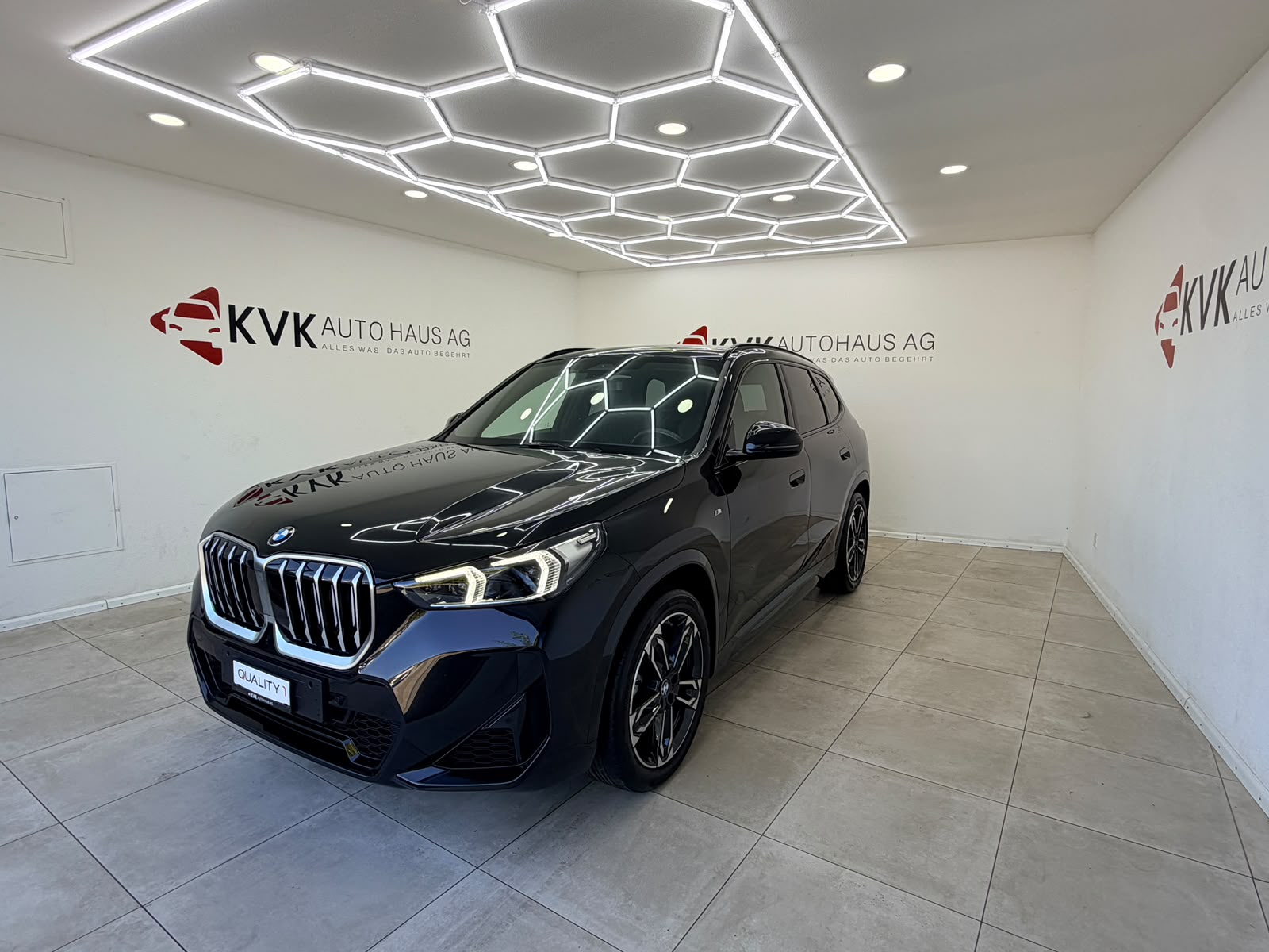 BMW X1 xDrive 23i 48V M Sport | AB FRISCHEM SERVICE | 1 JAHR GARANTIE | 8-FACH KOMPLETTRADSATZ |-showroom-element-1