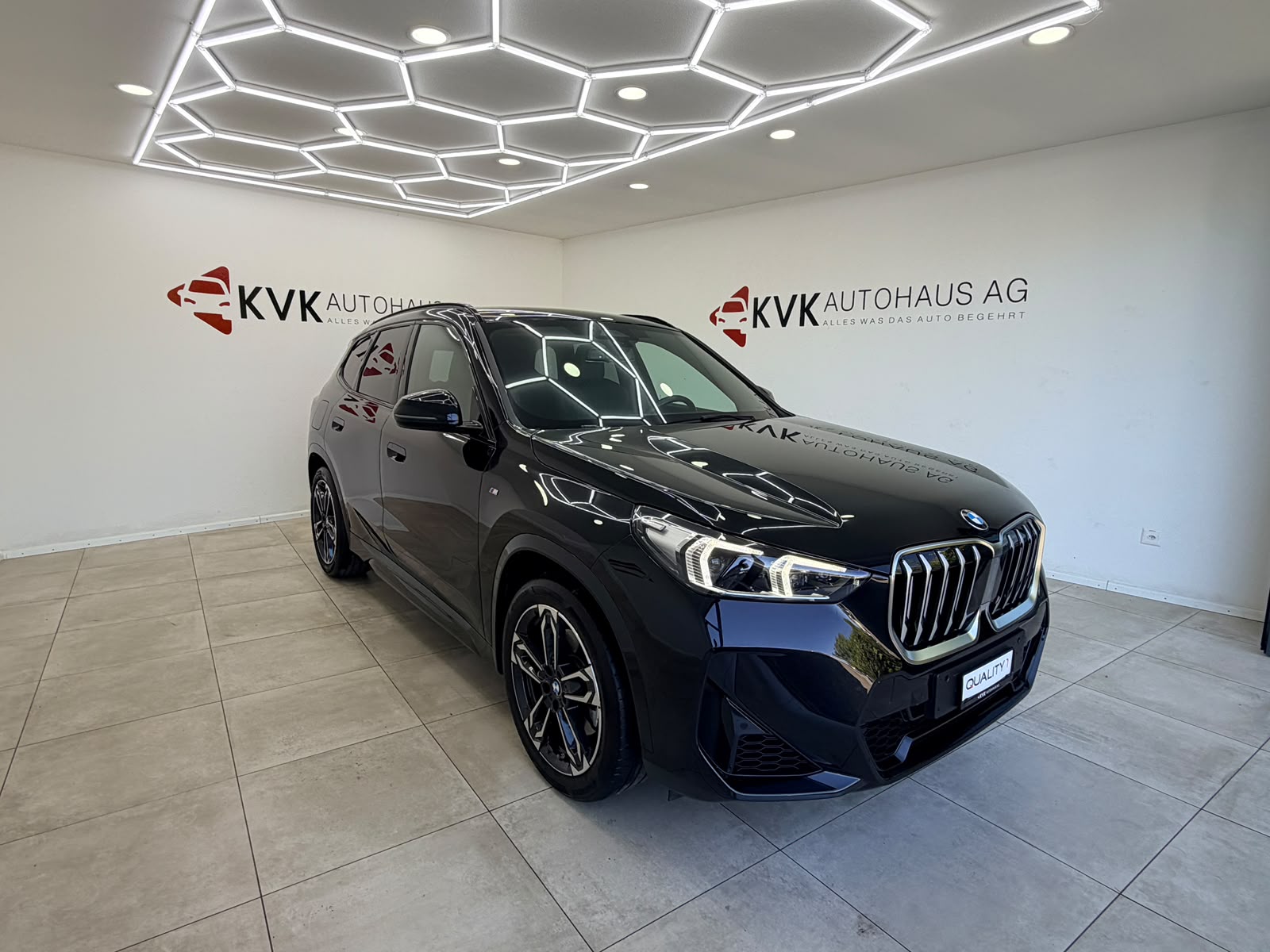BMW X1 xDrive 23i 48V M Sport | AB FRISCHEM SERVICE | 1 JAHR GARANTIE | 8-FACH KOMPLETTRADSATZ |-showroom-element-3