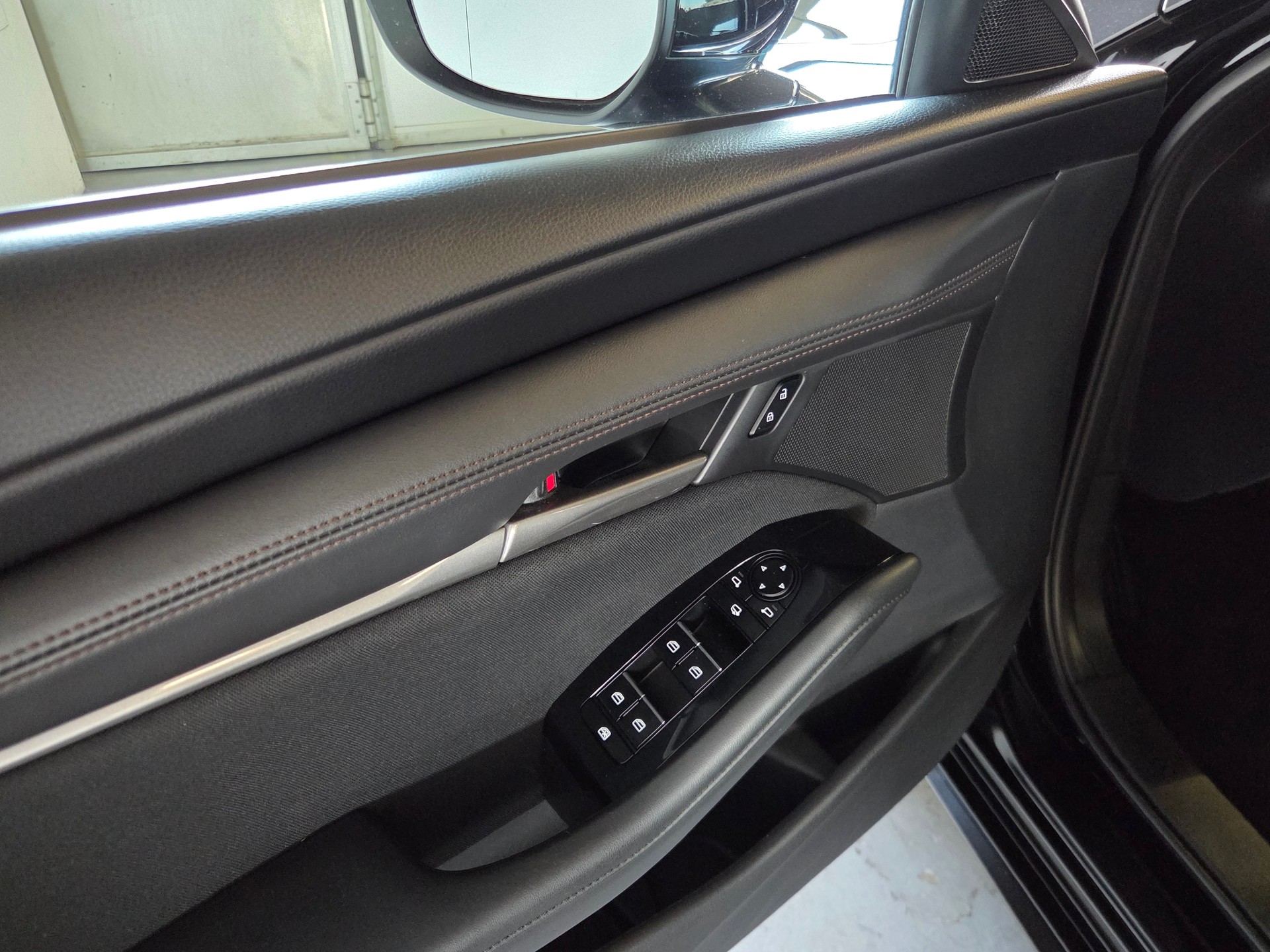 MAZDA 3 Hatchback 2.0 180 Ambition-image-14