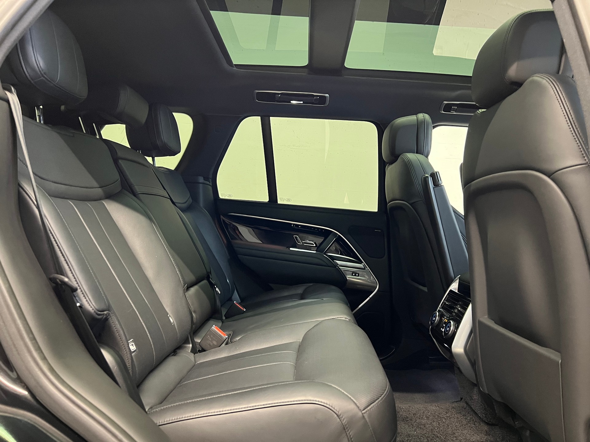 LAND ROVER Range Rover 3.0 Si6 P440e HSE-image-6