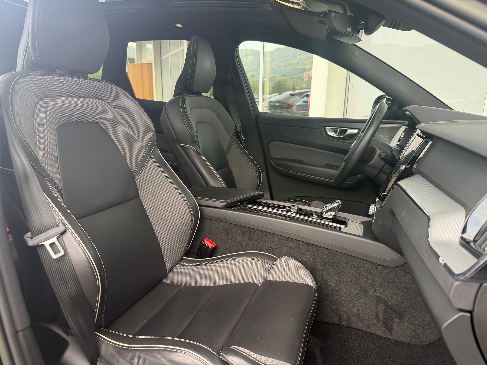 VOLVO XC60 T6 eAWD R-Design Geartronic-showroom-element-3