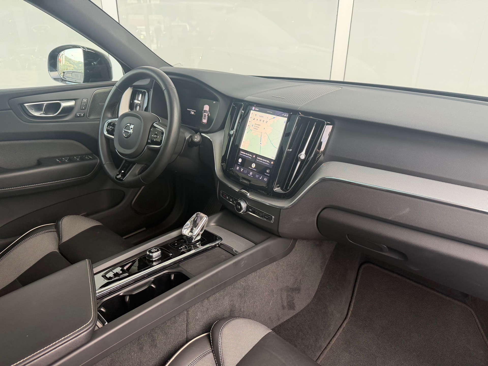 VOLVO XC60 T6 eAWD R-Design Geartronic-showroom-element-2