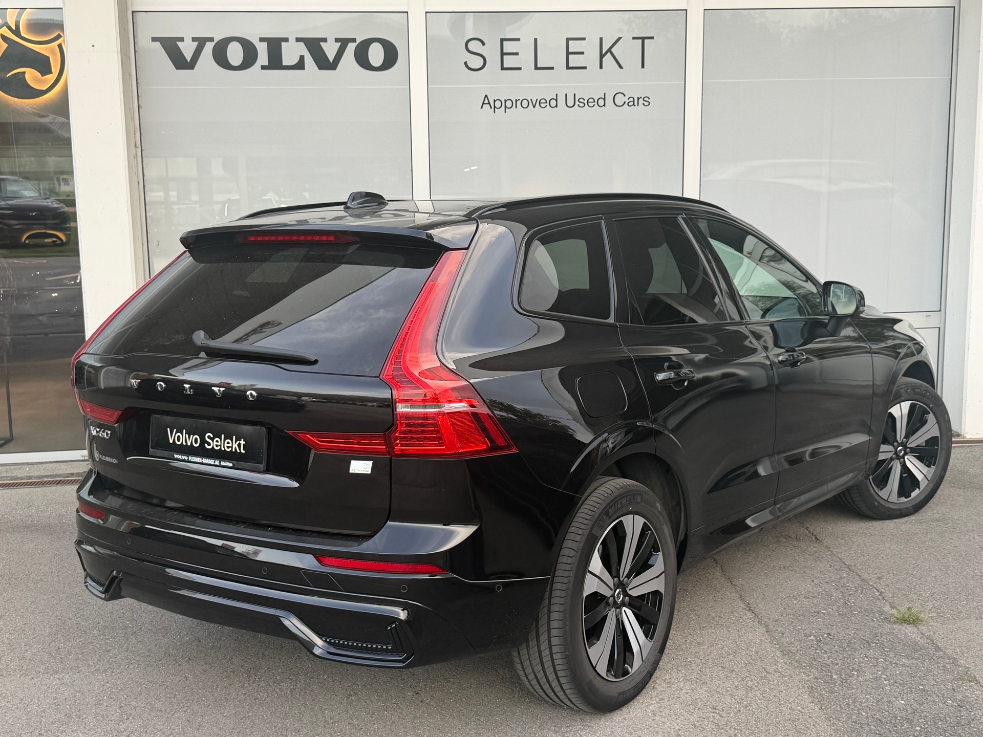 VOLVO XC60 T6 eAWD R-Design Geartronic-showroom-element-1