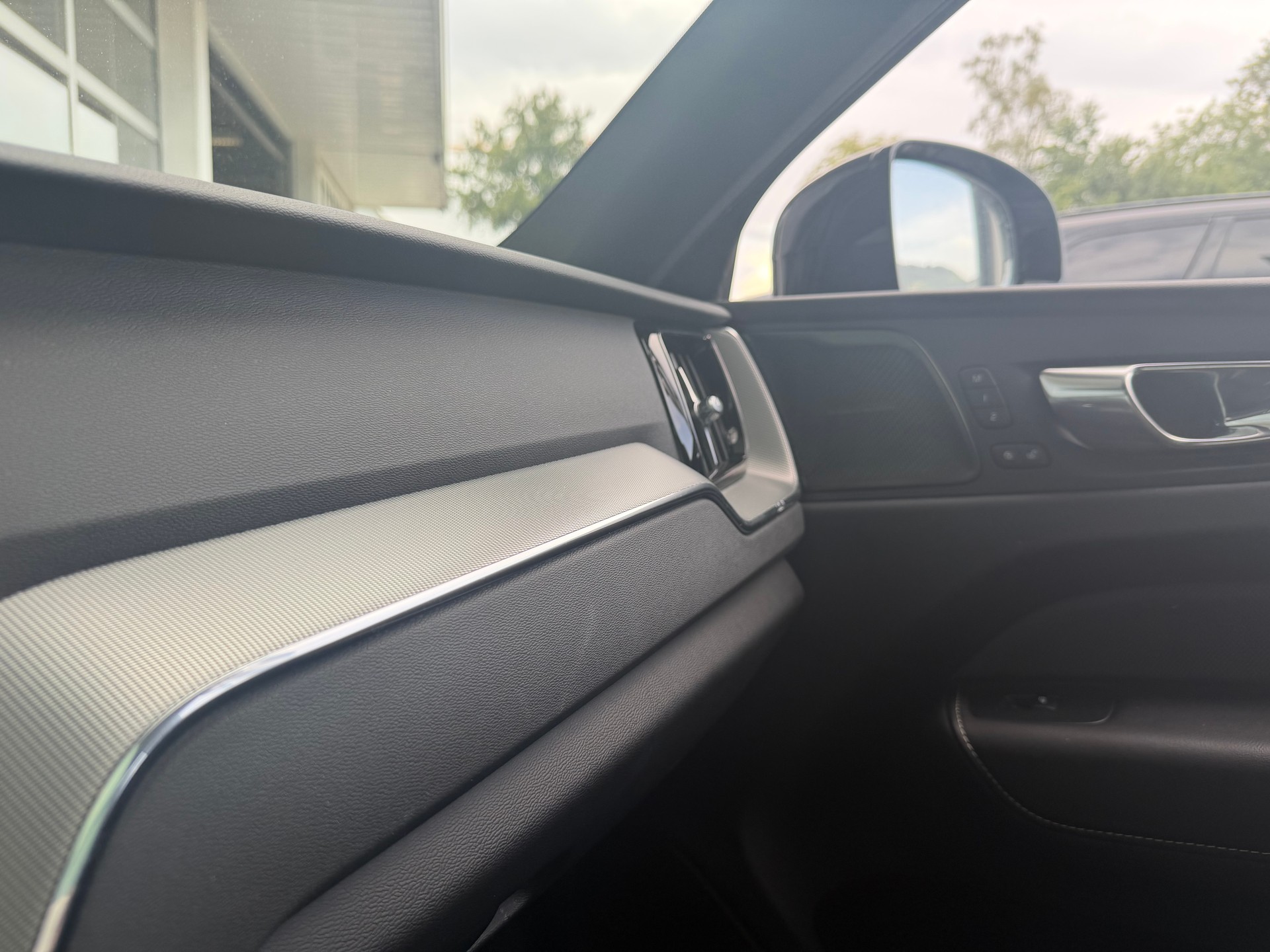 VOLVO XC60 T6 eAWD R-Design Geartronic-image-11