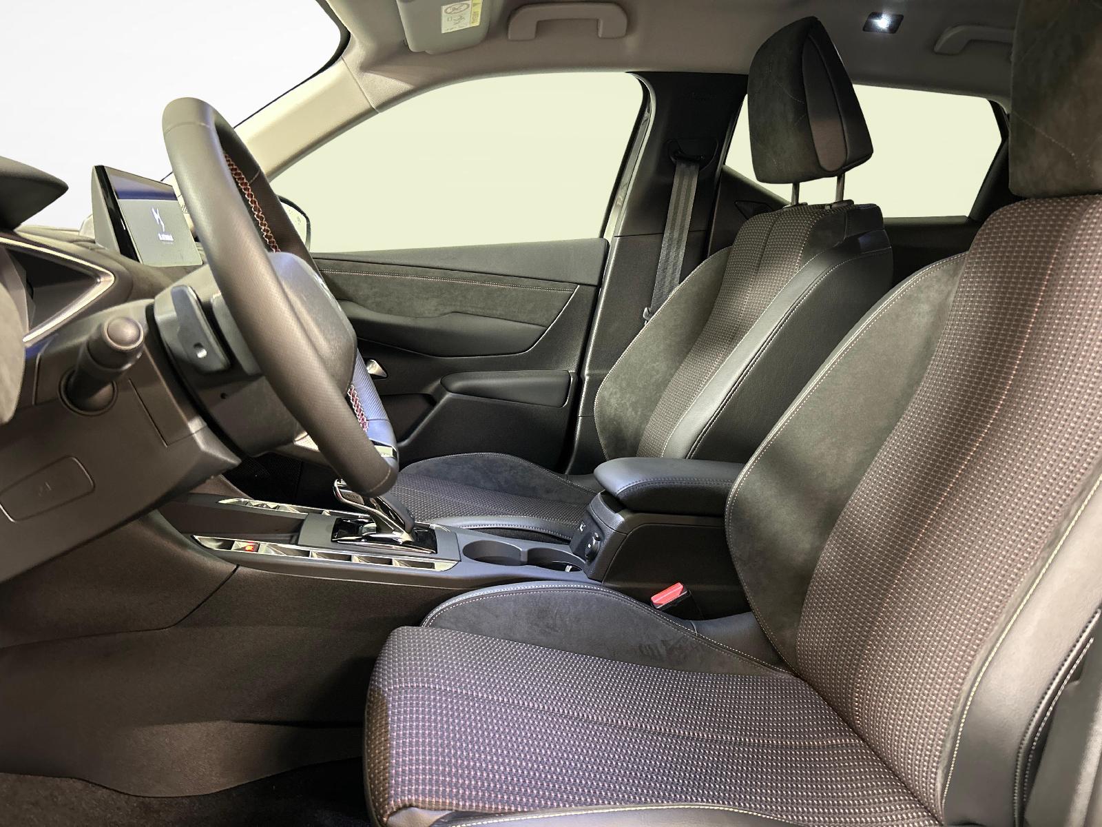 DS AUTOMOBILES 3 1.2 PureTech 130 Ligne Noire-showroom-element-2