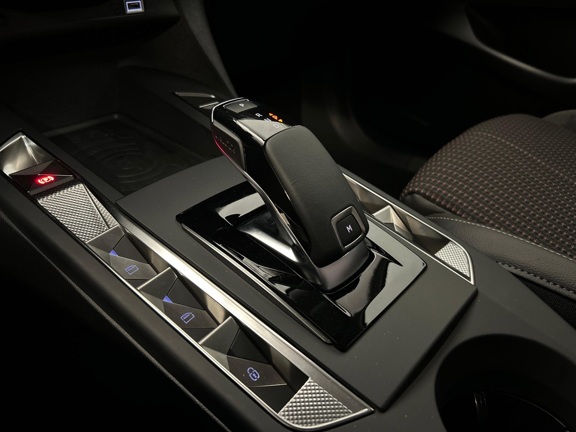 DS AUTOMOBILES 3 1.2 PureTech 130 Ligne Noire-image-13