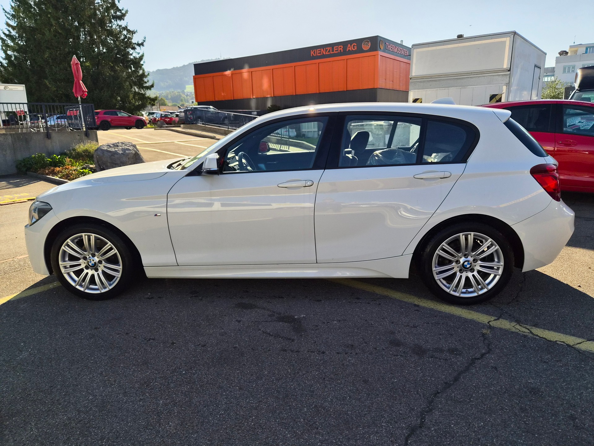 BMW 118d xDrive-showroom-element-3
