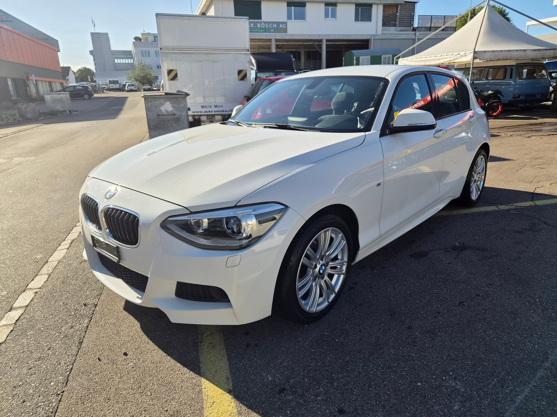 BMW 118d xDrive-showroom-element-2