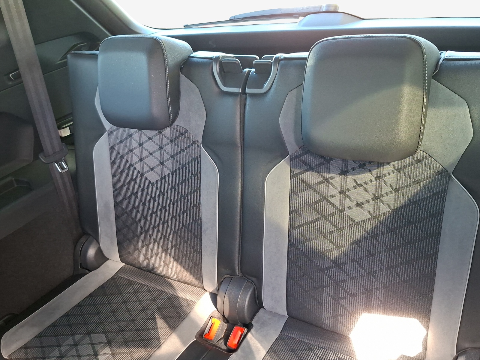 VW Tiguan Allspace 2.0TSI R-Line 4Motion DSG-image-14
