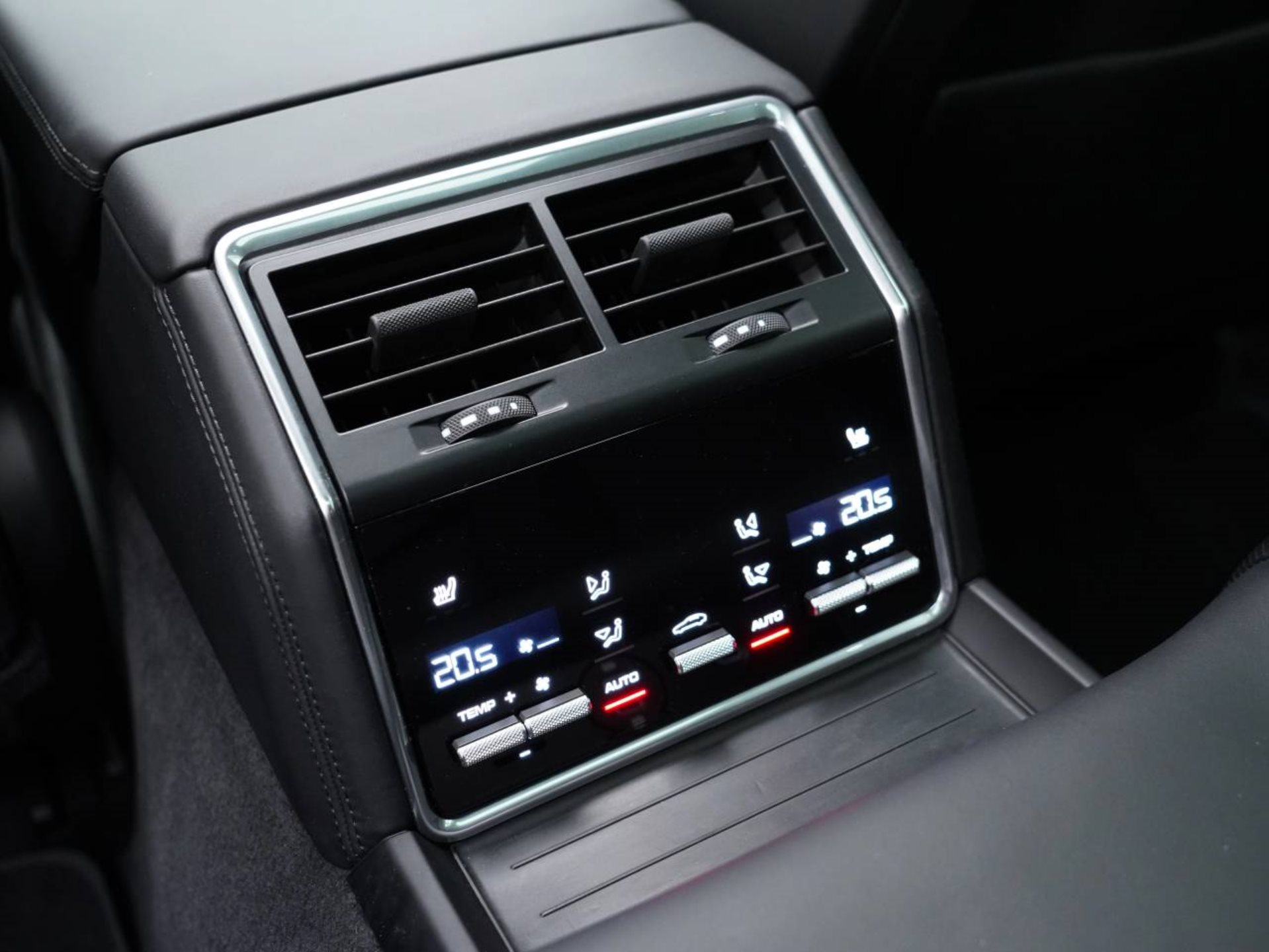 PORSCHE Panamera 4S E-Hybrid-image-29