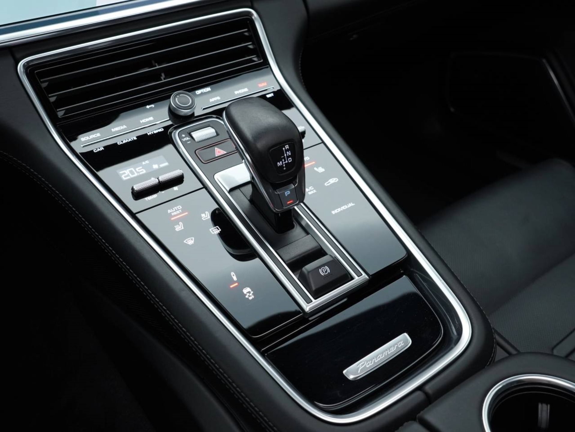 PORSCHE Panamera 4S E-Hybrid-image-19