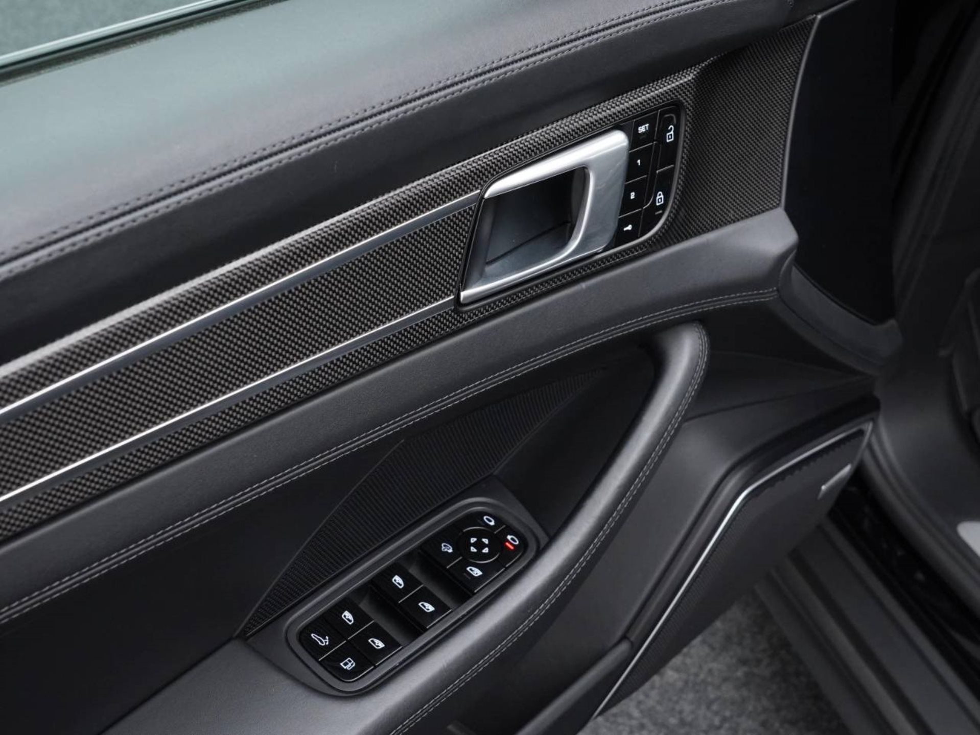 PORSCHE Panamera 4S E-Hybrid-image-21