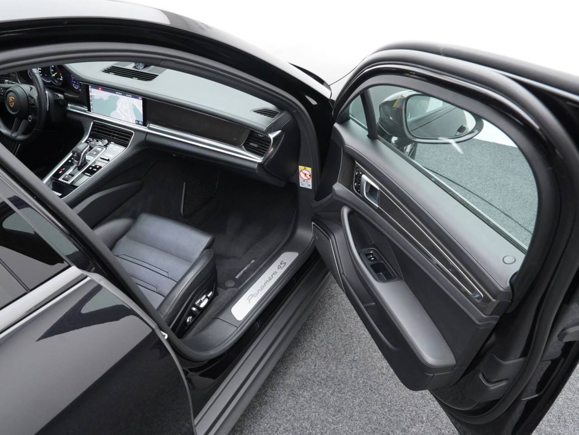 PORSCHE Panamera 4S E-Hybrid-image-23