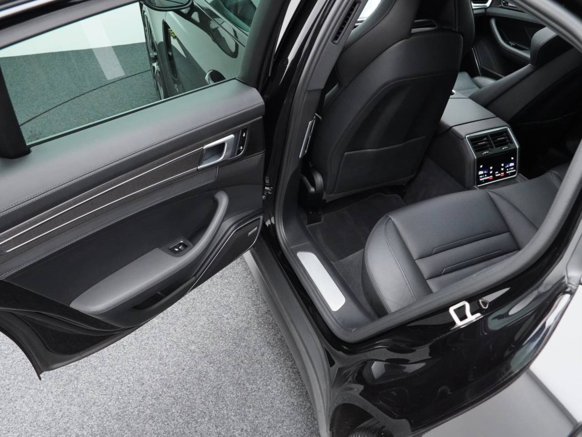 PORSCHE Panamera 4S E-Hybrid-image-27