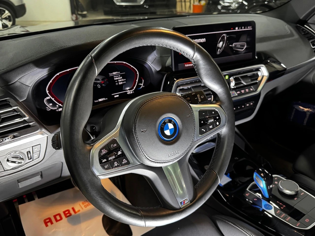BMW iX3 Inspiring M-Sport 286PS Facelift-image-13