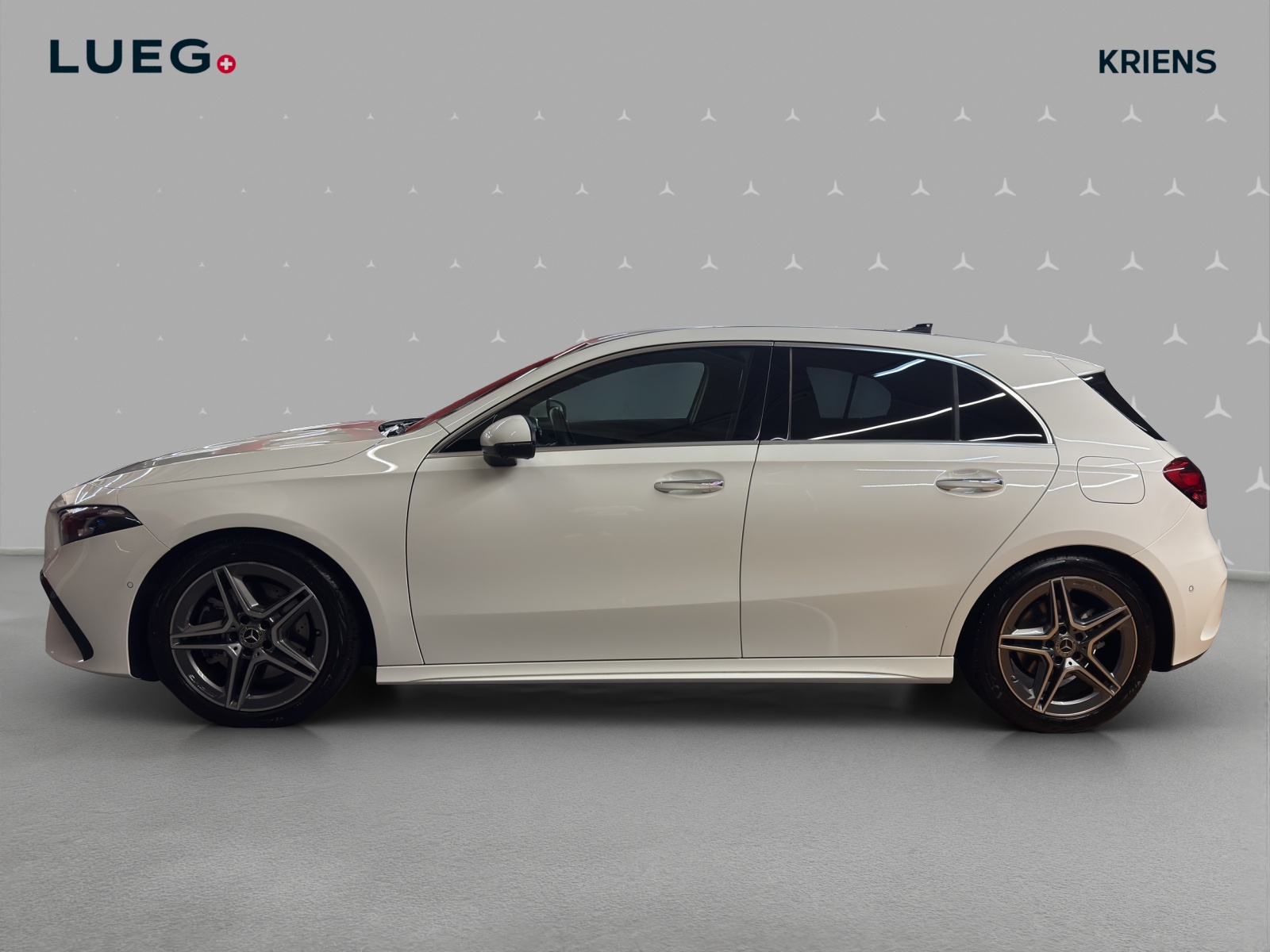 MERCEDES-BENZ A 220 d - AMG / 360 Grad Kamera / Multibeam LED / AHK / Ambiente-Licht-showroom-element-1
