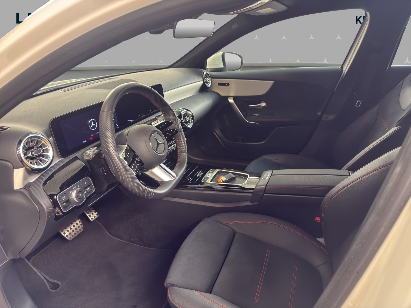 MERCEDES-BENZ A 220 d - AMG / 360 Grad Kamera / Multibeam LED / AHK / Ambiente-Licht-image-7