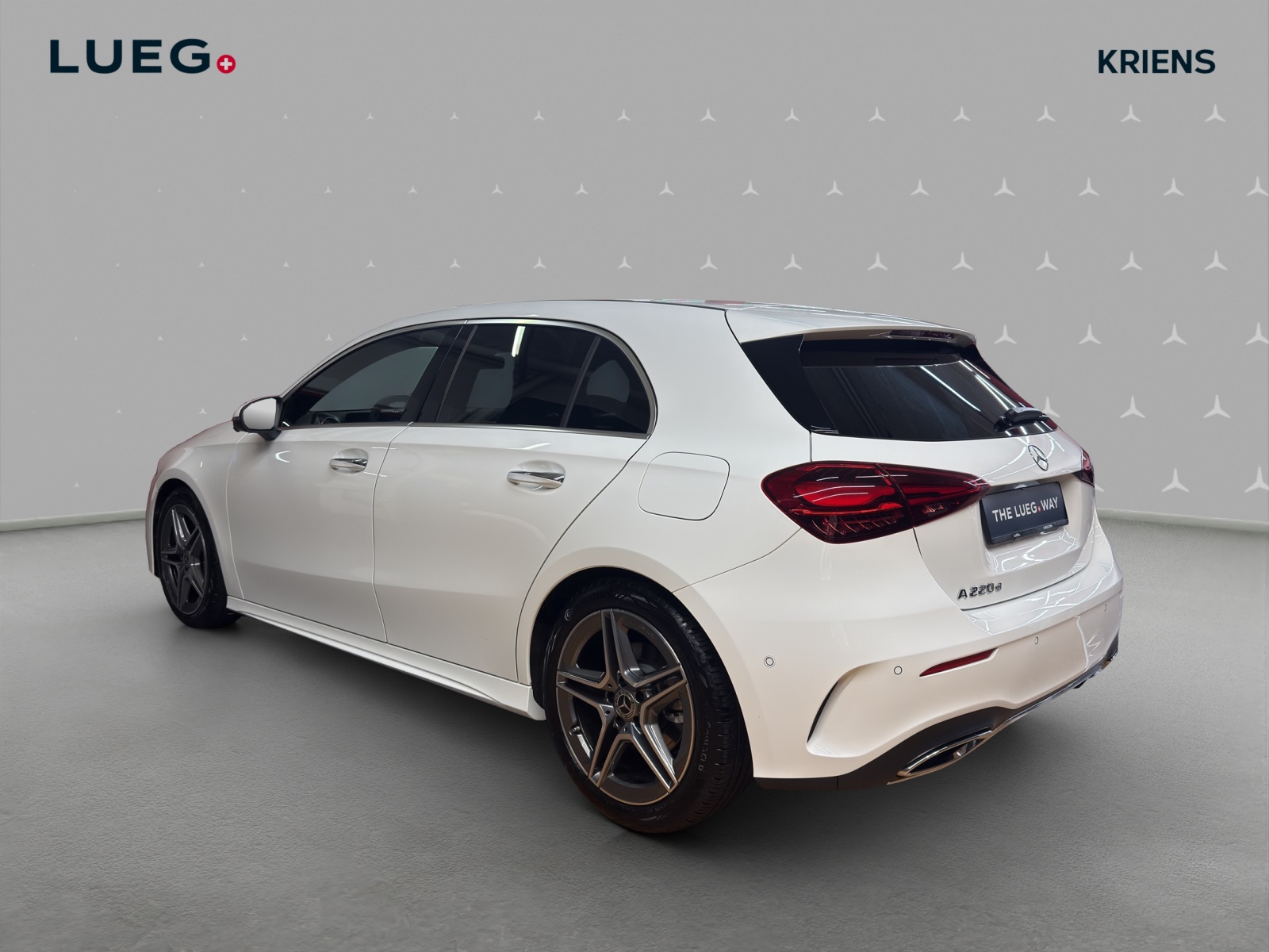 MERCEDES-BENZ A 220 d - AMG / 360 Grad Kamera / Multibeam LED / AHK / Ambiente-Licht-showroom-element-2