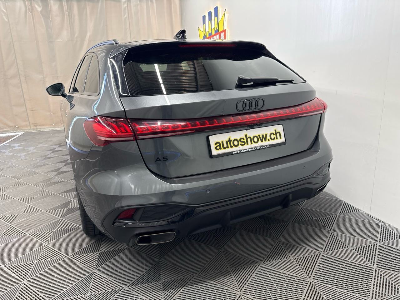 AUDI A5 Avant 2.0 TFSI S-tronic Black Line S-image-14