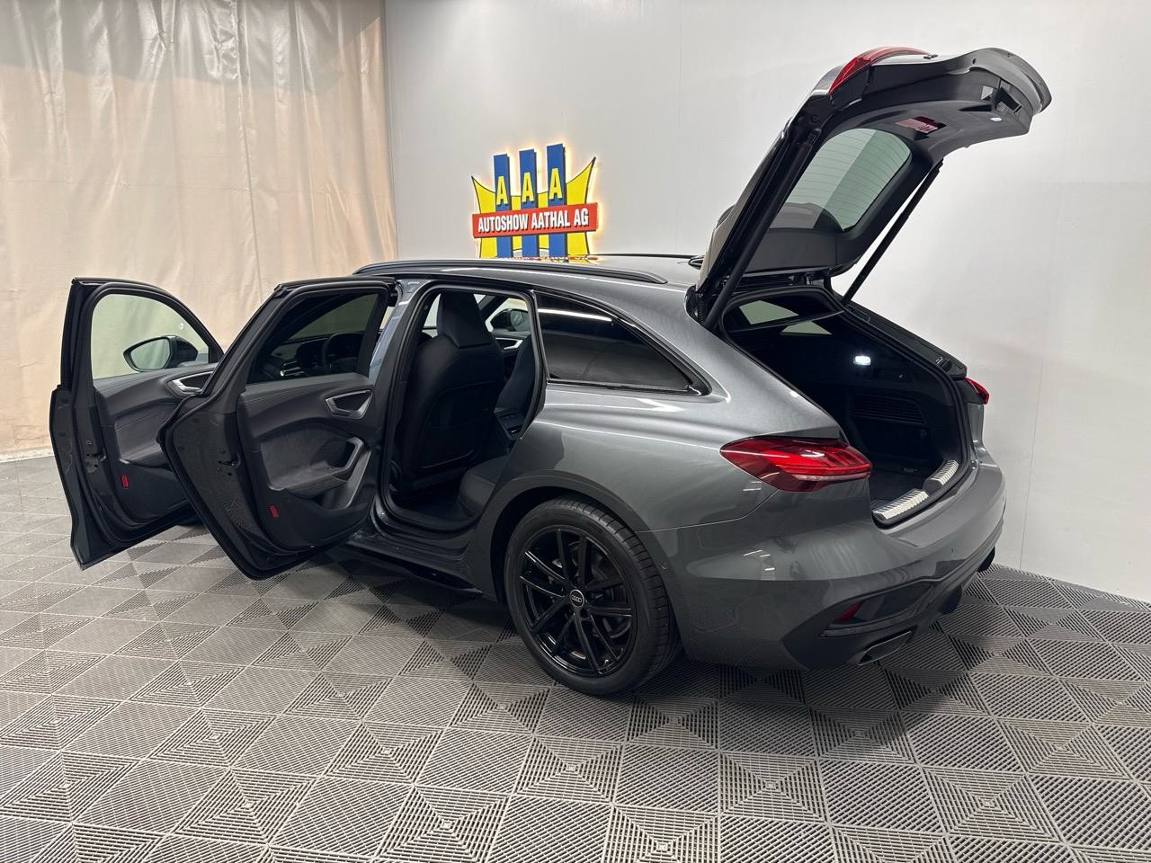 AUDI A5 Avant 2.0 TFSI S-tronic Black Line S-image-13