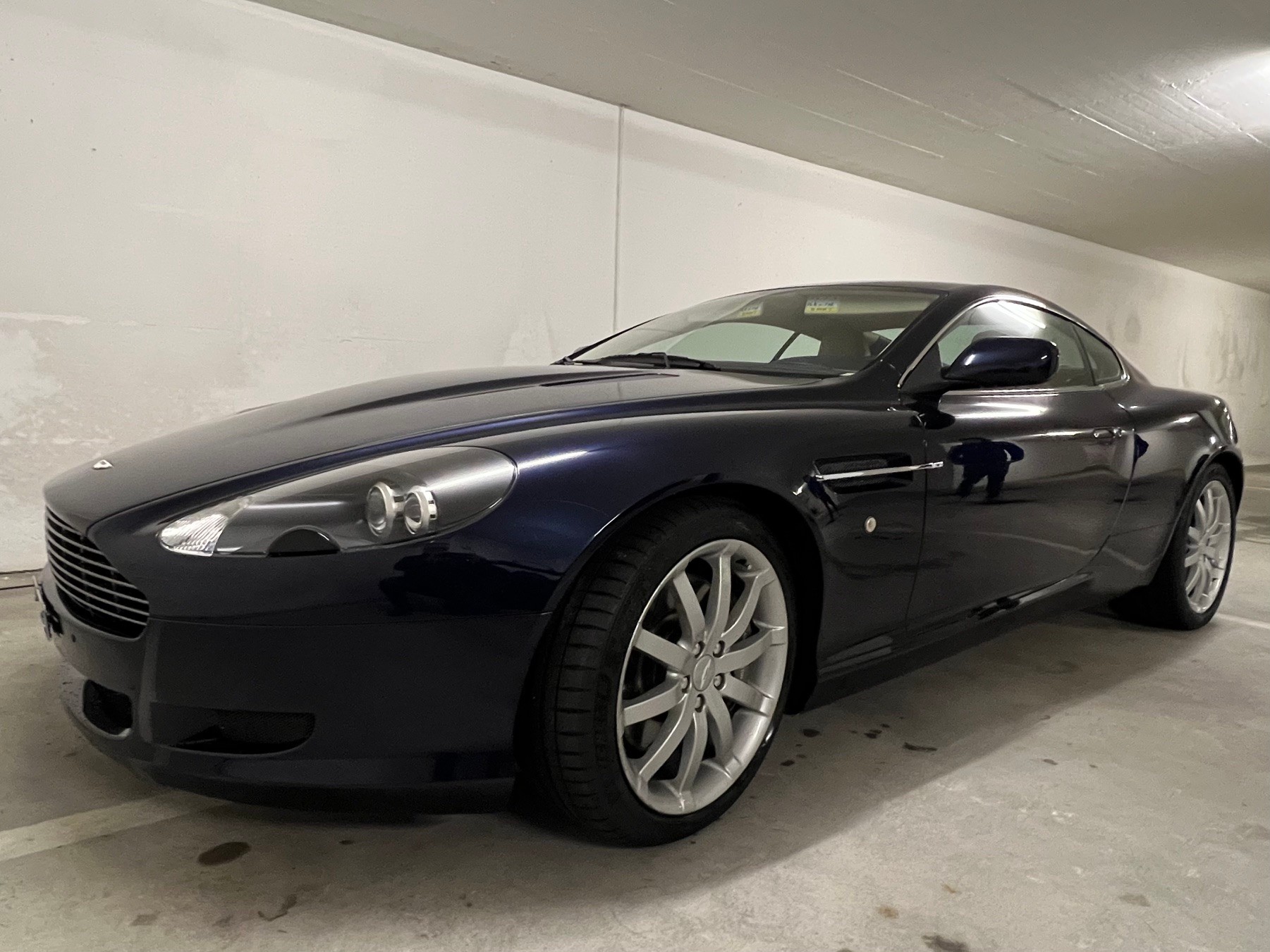 ASTON MARTIN DB9-image-2