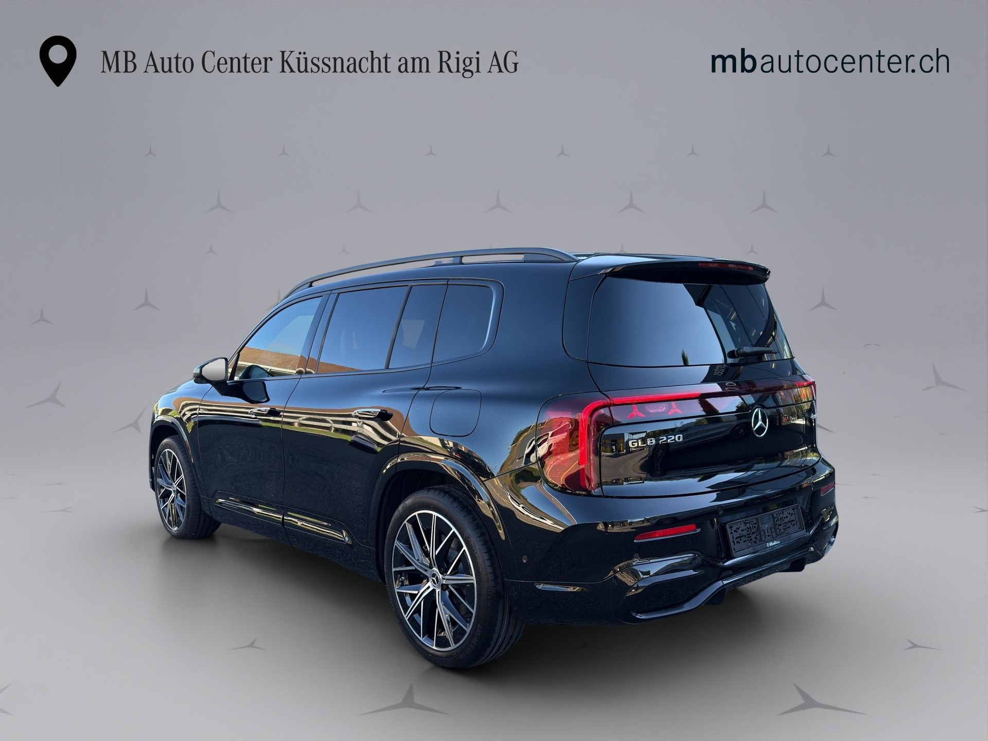 MERCEDES-BENZ GLB 220 4matic-showroom-element-3