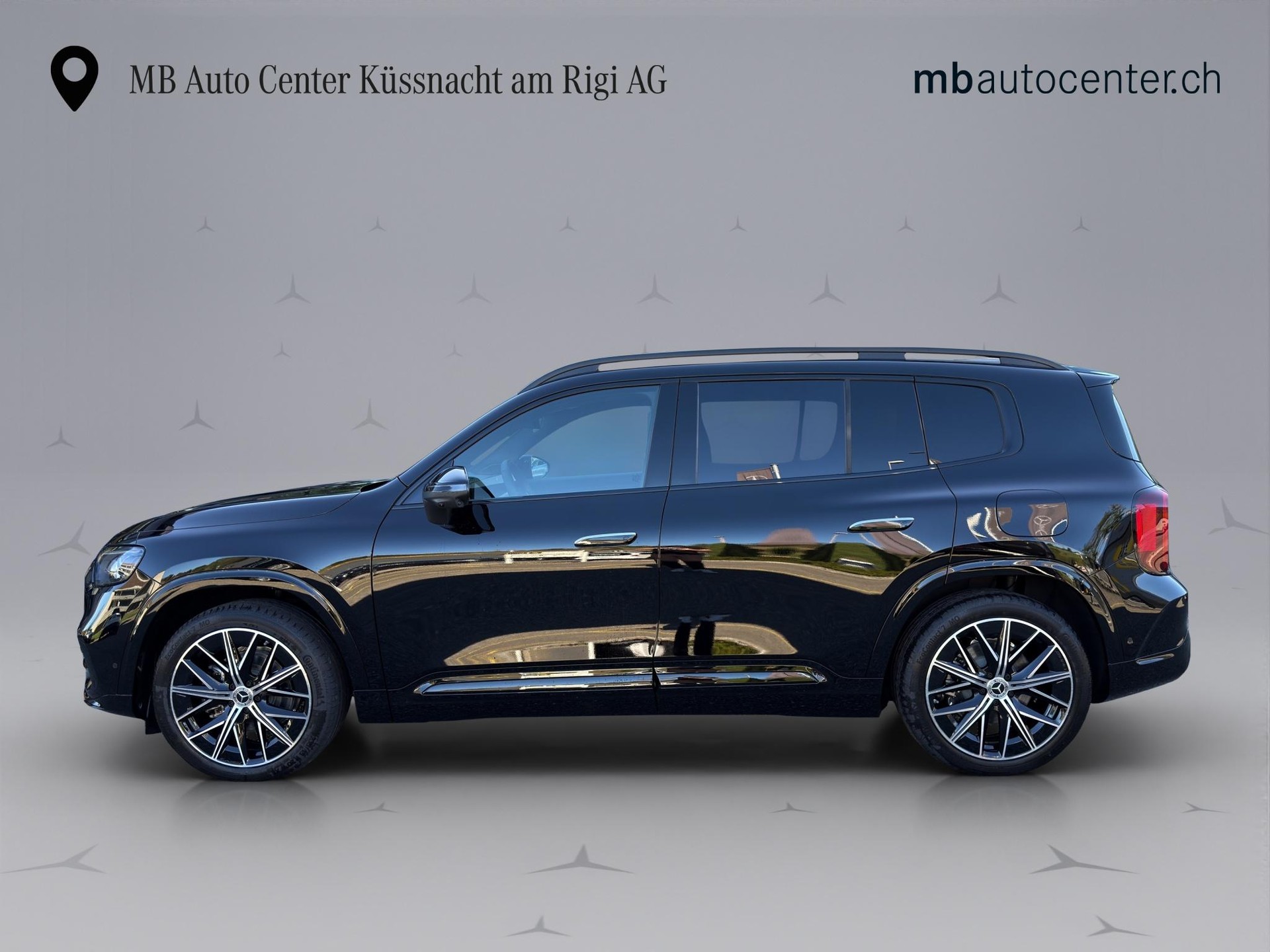 MERCEDES-BENZ GLB 220 4matic-showroom-element-2