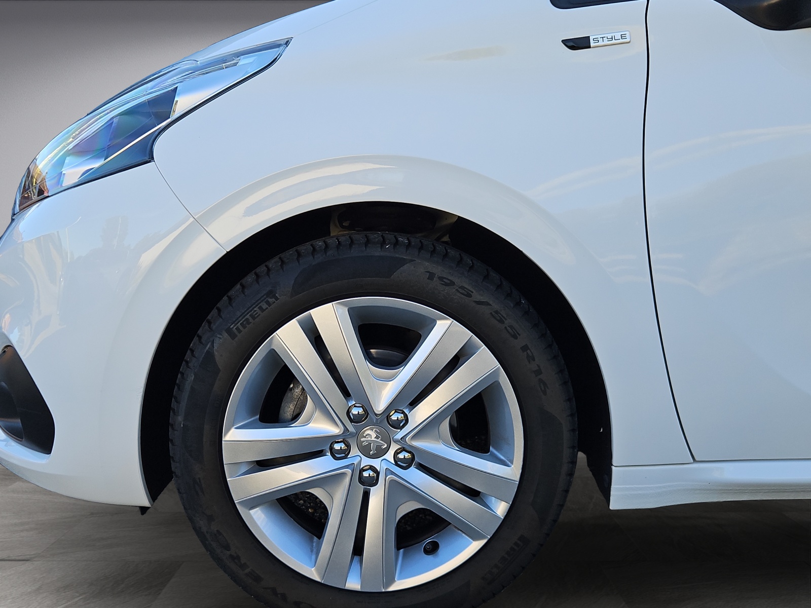 PEUGEOT 208 1.2 PureTech Style-showroom-element-3