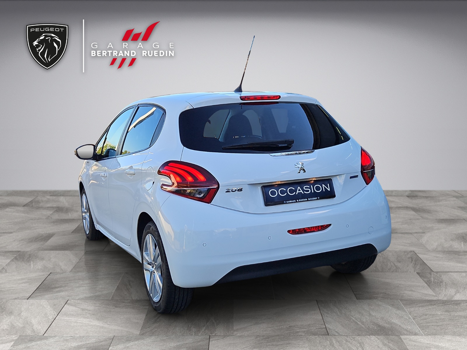 PEUGEOT 208 1.2 PureTech Style-showroom-element-1