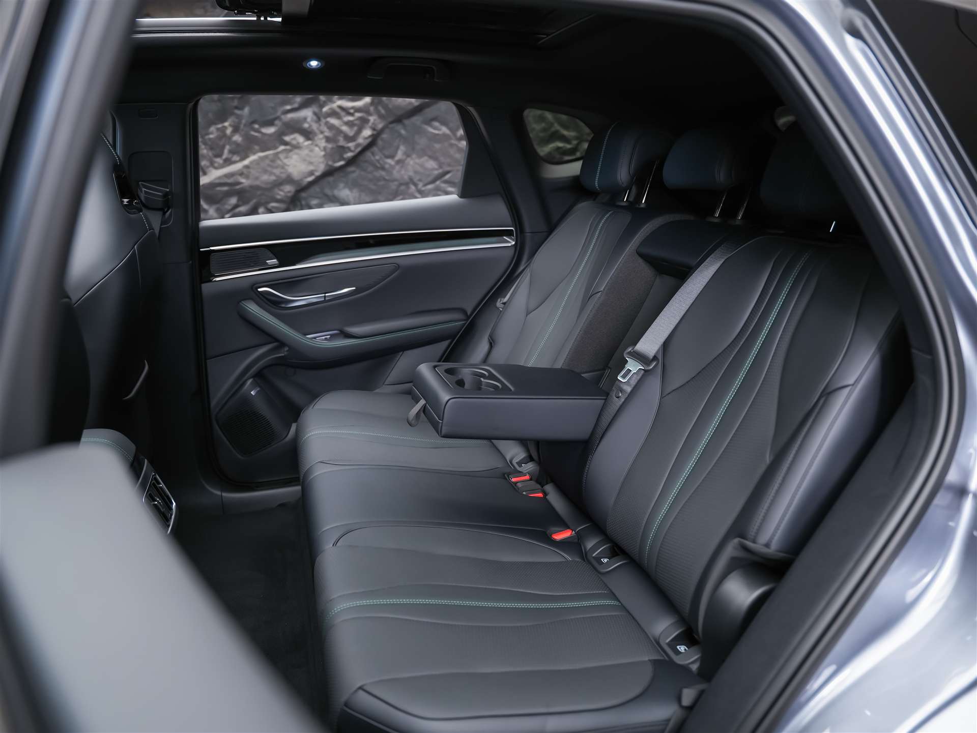 BYD Seal U DM-i Design AWD *SOFORT Verfügbar*Werksgarantie*Lenkradheizung*Sitzbelüftung*360° Kamera*-image-14