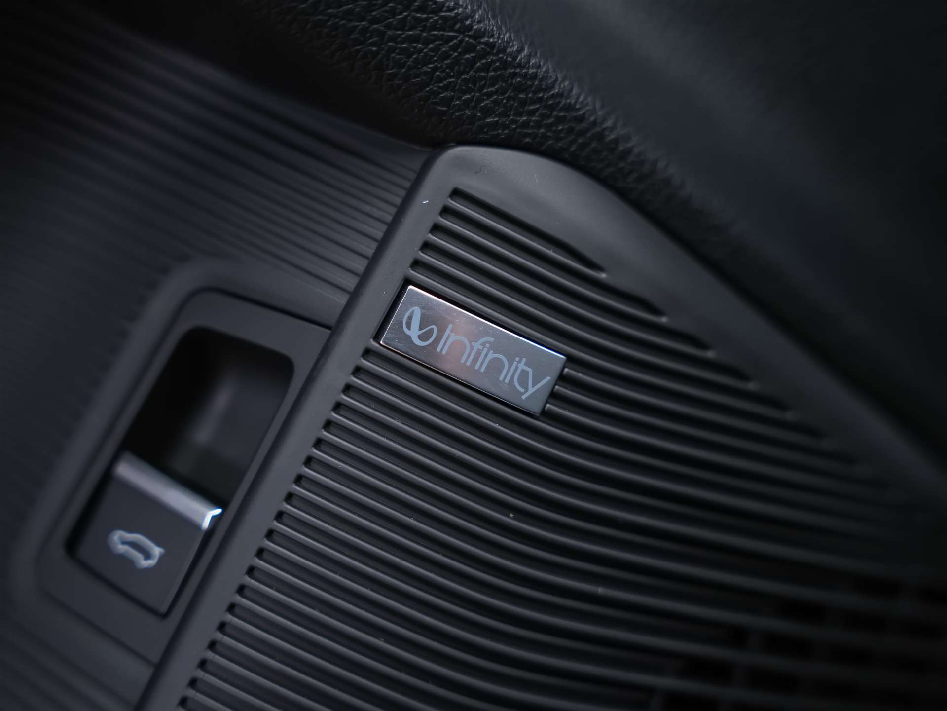 BYD Seal U DM-i Design AWD *SOFORT Verfügbar*Werksgarantie*Lenkradheizung*Sitzbelüftung*360° Kamera*-image-25