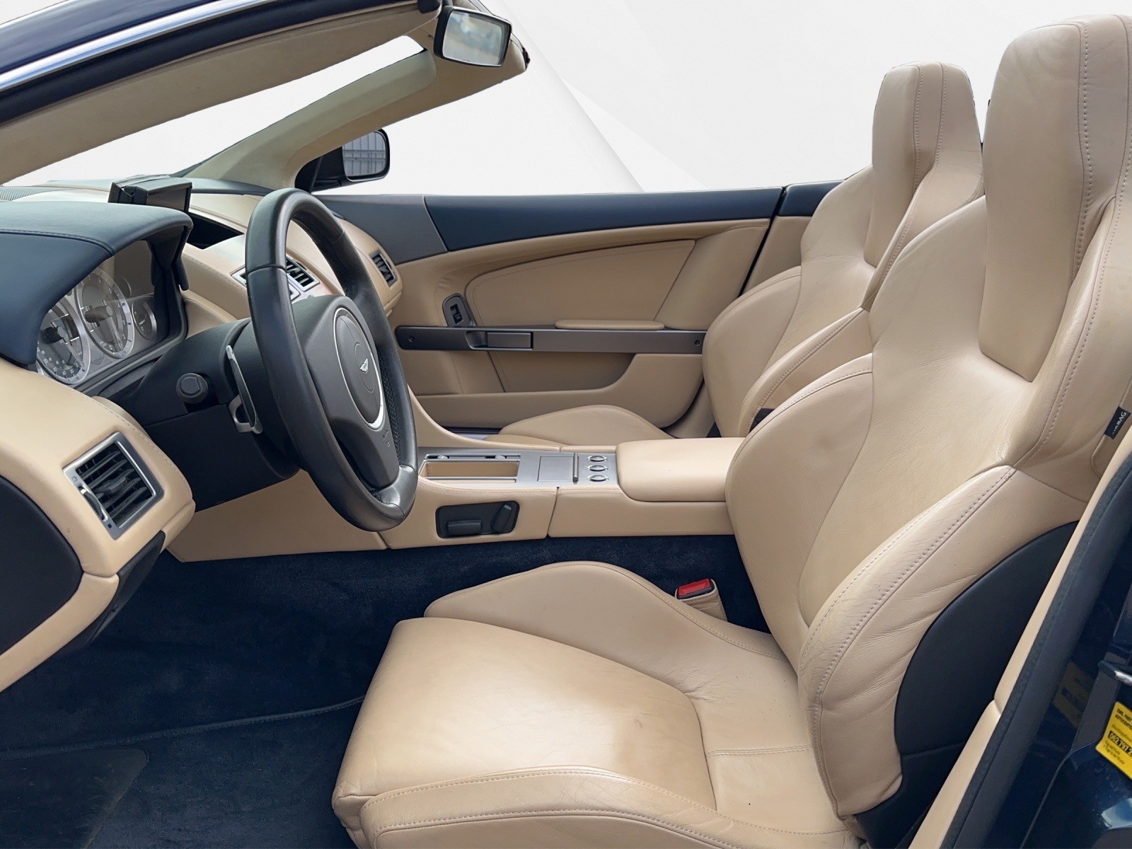 ASTON MARTIN DB9 Volante 5.9 V12-image-9