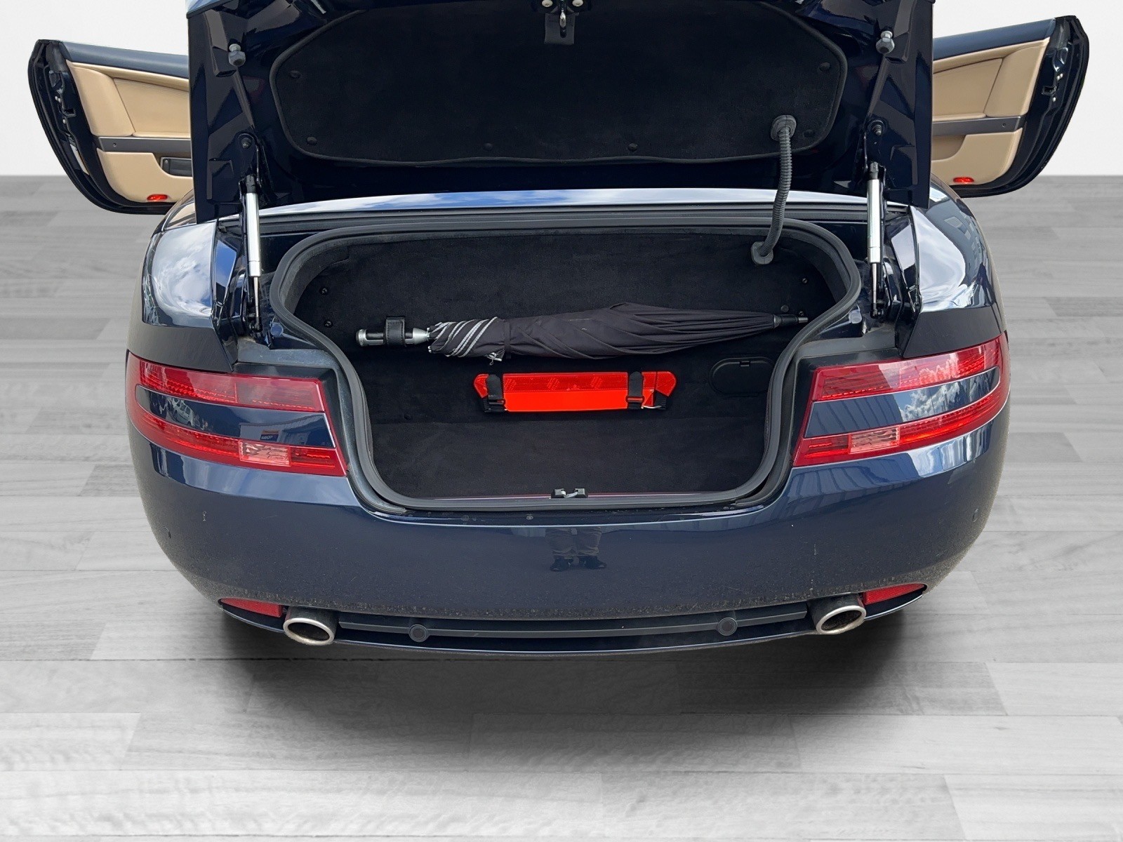 ASTON MARTIN DB9 Volante 5.9 V12-image-14