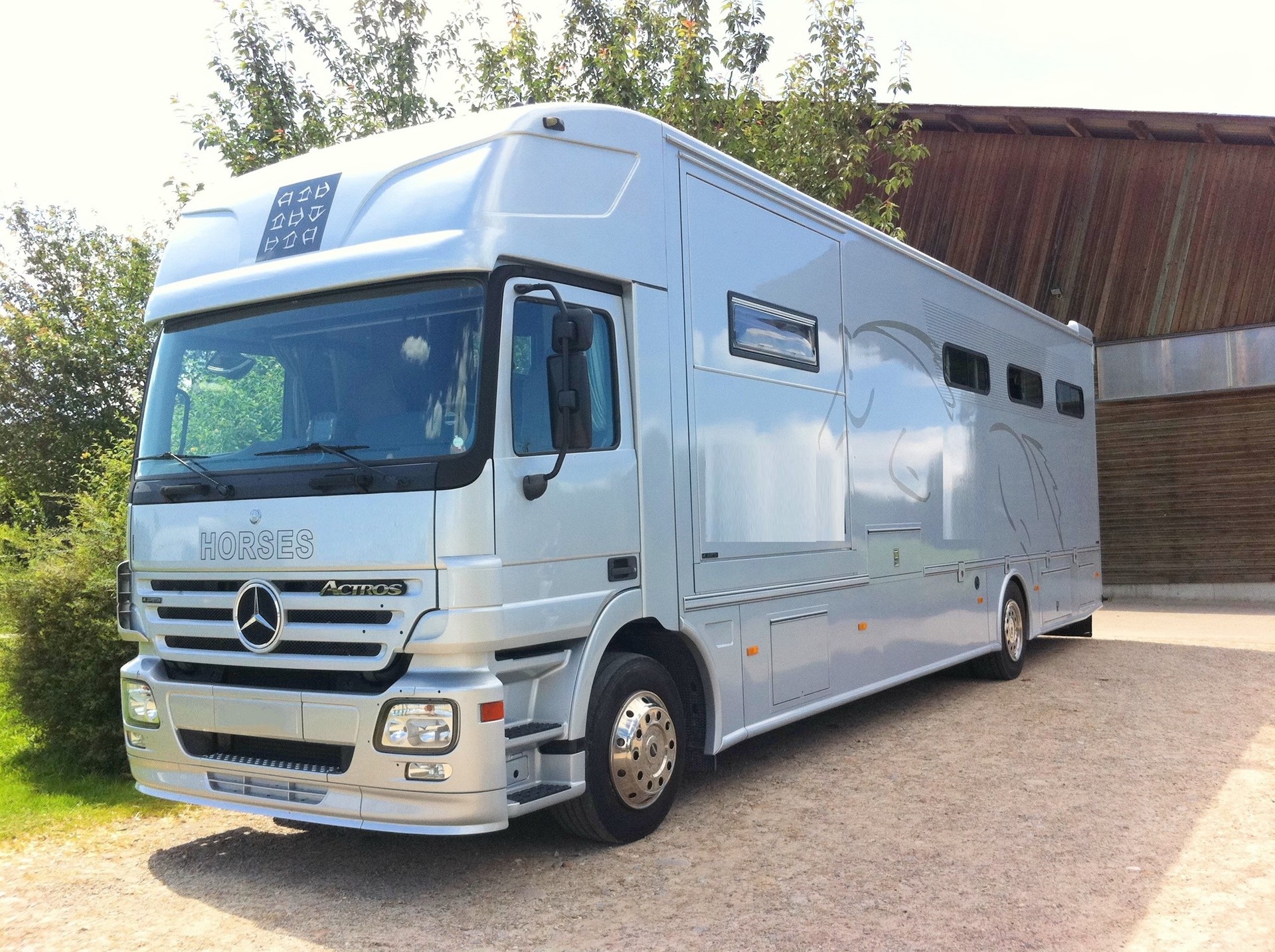 MERCEDES-BENZ ACTROS Aufbau AK-Competition, 7 Pferde, Pop Out / Big Living