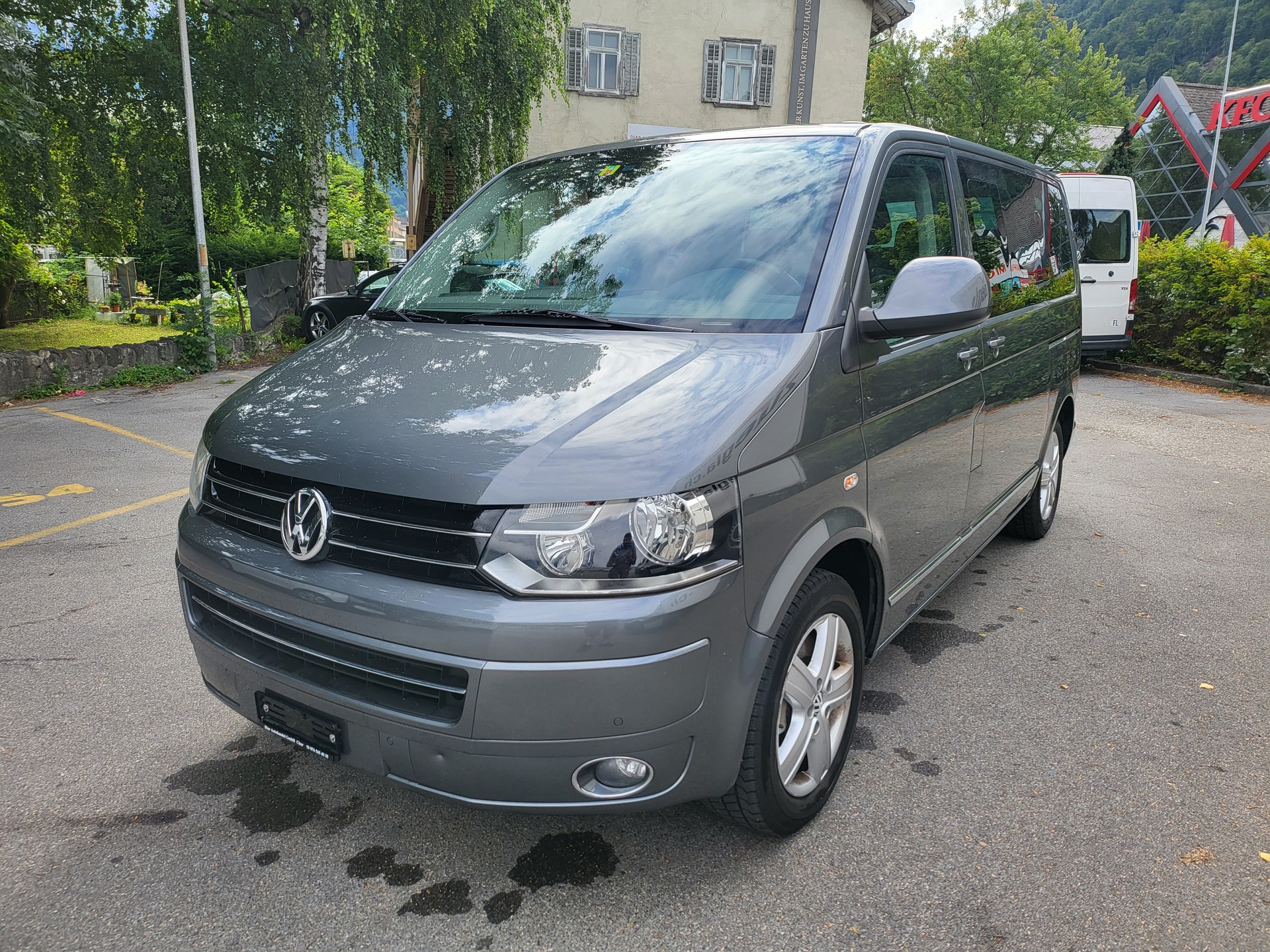VW T5 Multivan 2.0 Bi-TDI CR Highline-image-1