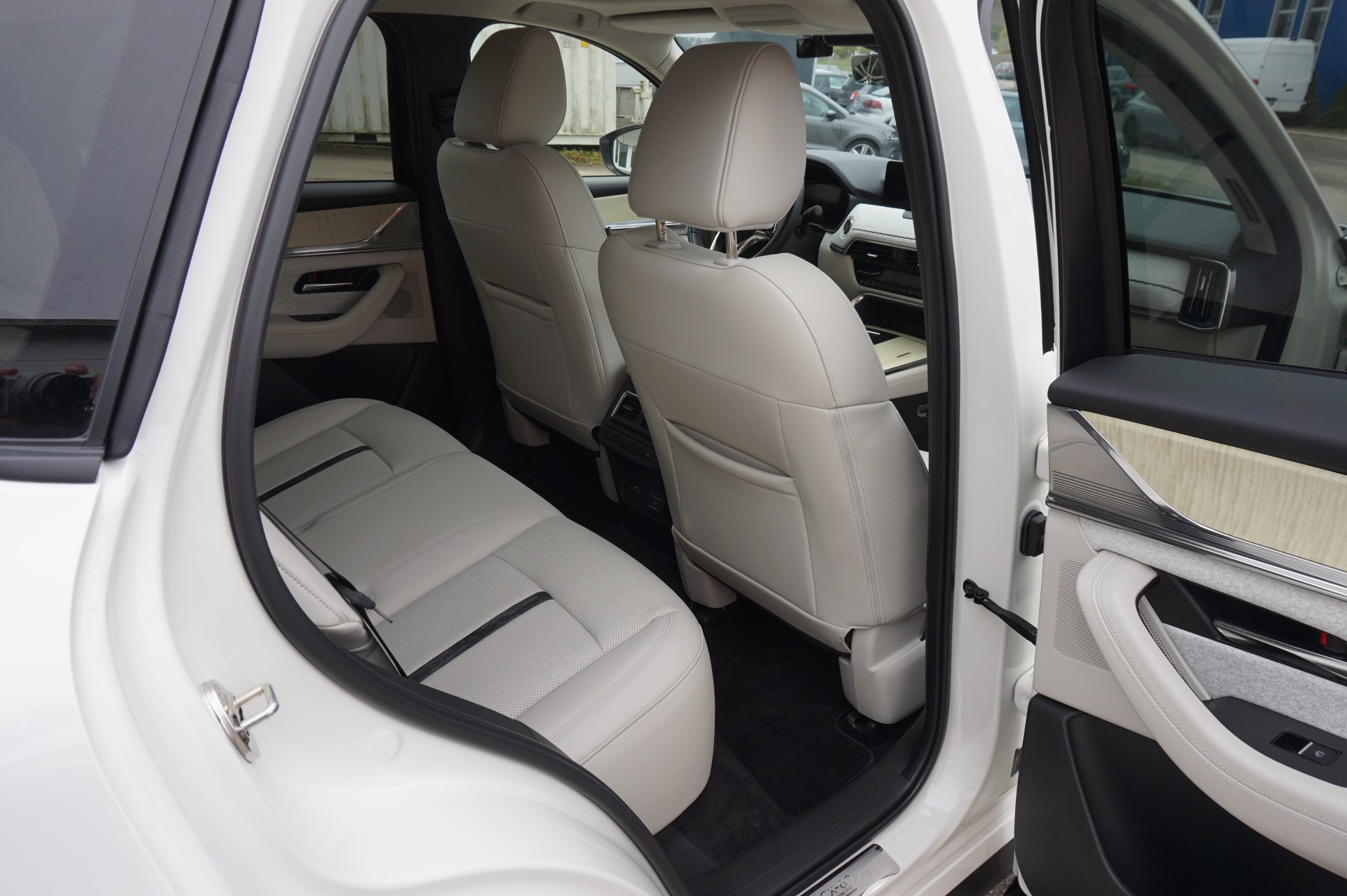 MAZDA CX-60 e-Skyactiv PHEV 327 AWD Takumi-image-13