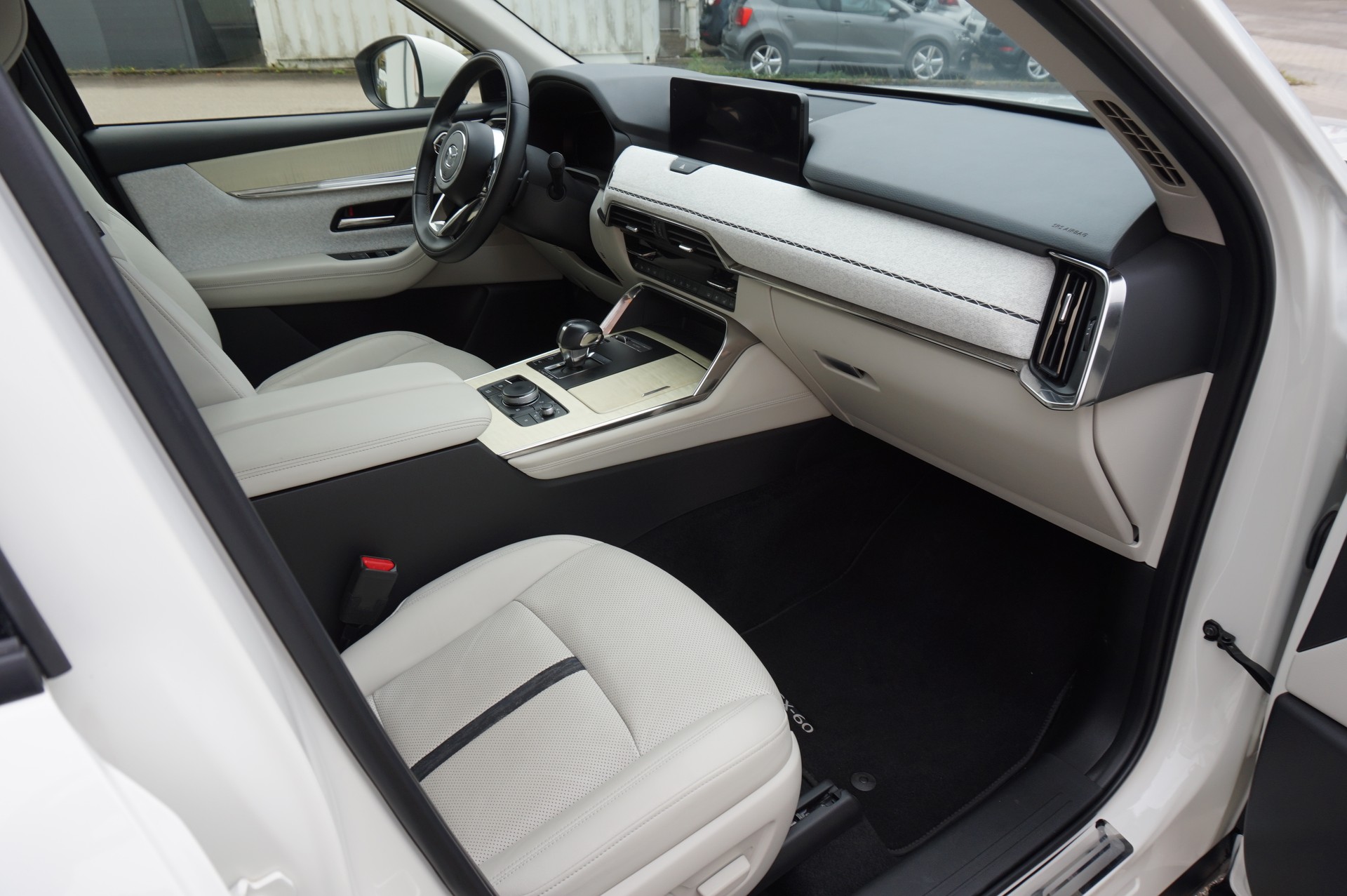 MAZDA CX-60 e-Skyactiv PHEV 327 AWD Takumi-image-10