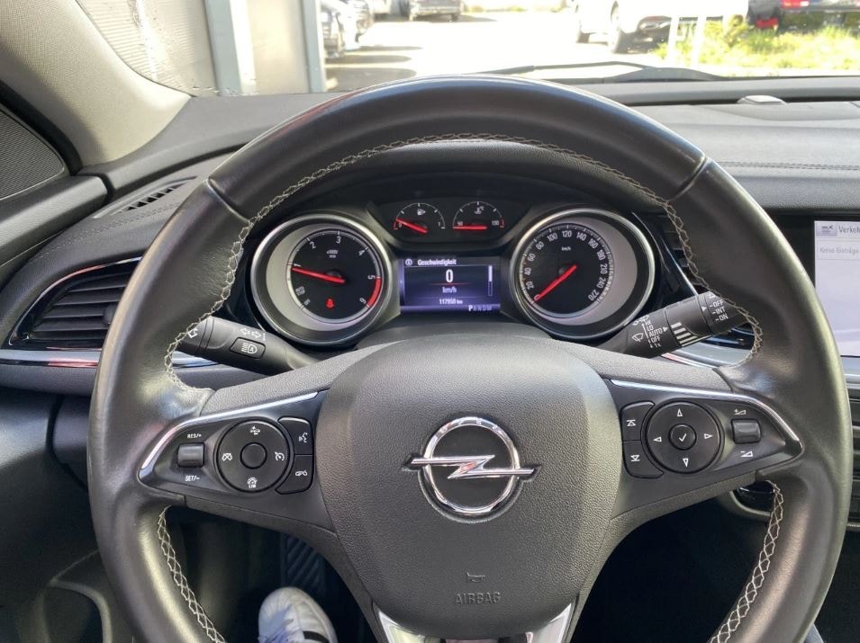 OPEL Insignia 2.0 CDTI Sports Tourer Edition Automatic-image-13