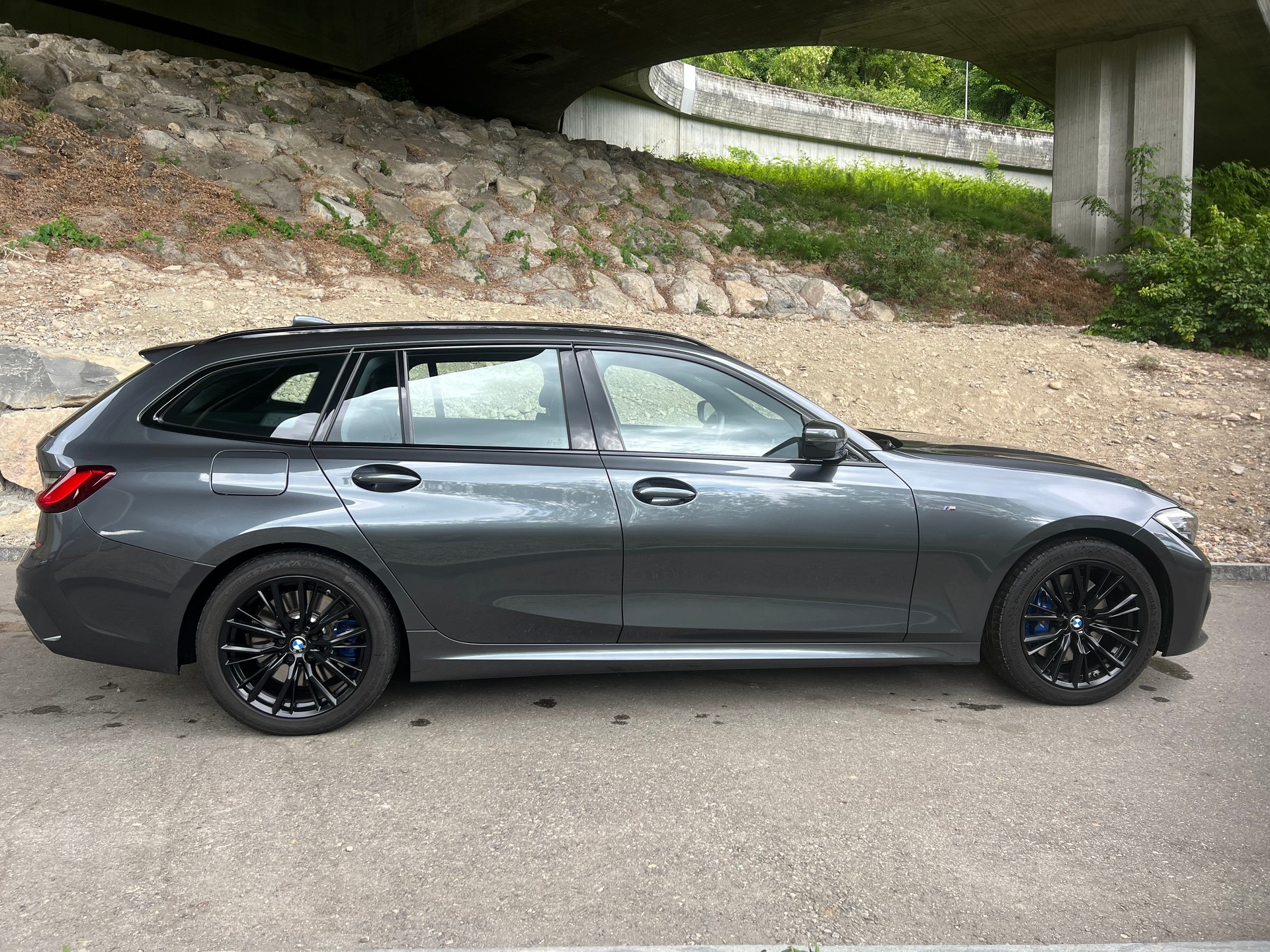 BMW 330i Touring xDrive Steptronic M Sport-image-5