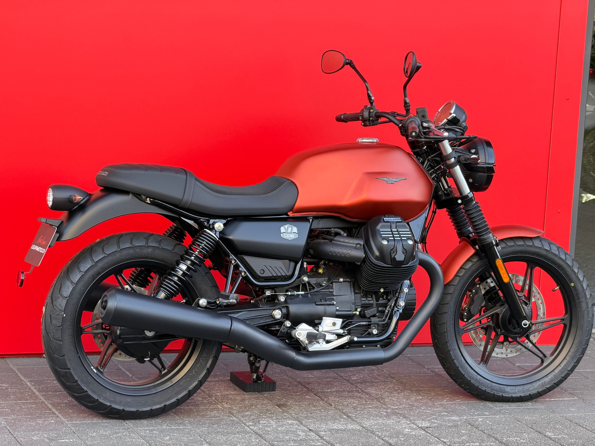 MOTO GUZZI V7 IV 850 Stone-image-13