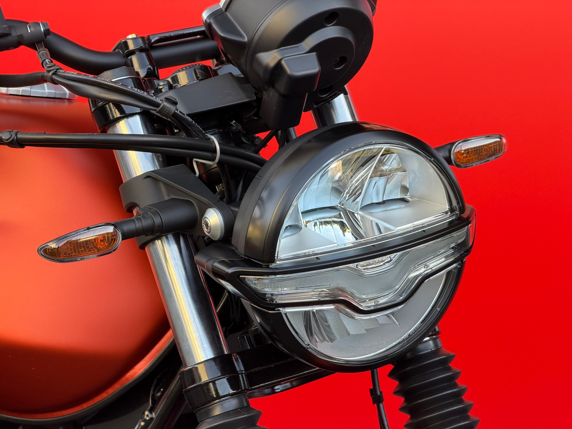 MOTO GUZZI V7 IV 850 Stone-image-8