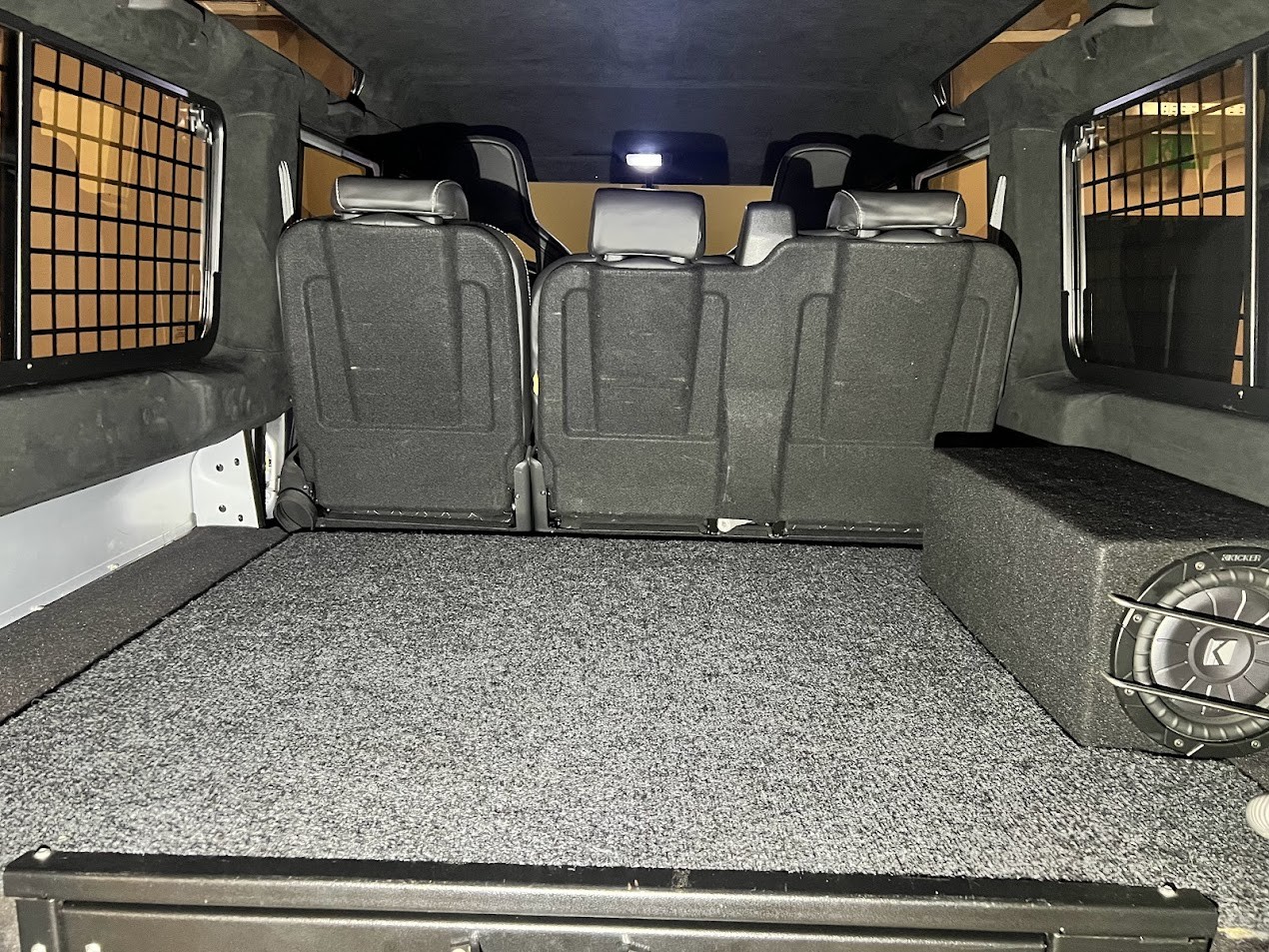 LAND ROVER Defender 110 2.2 TD4 SW Avus Performance-image-9