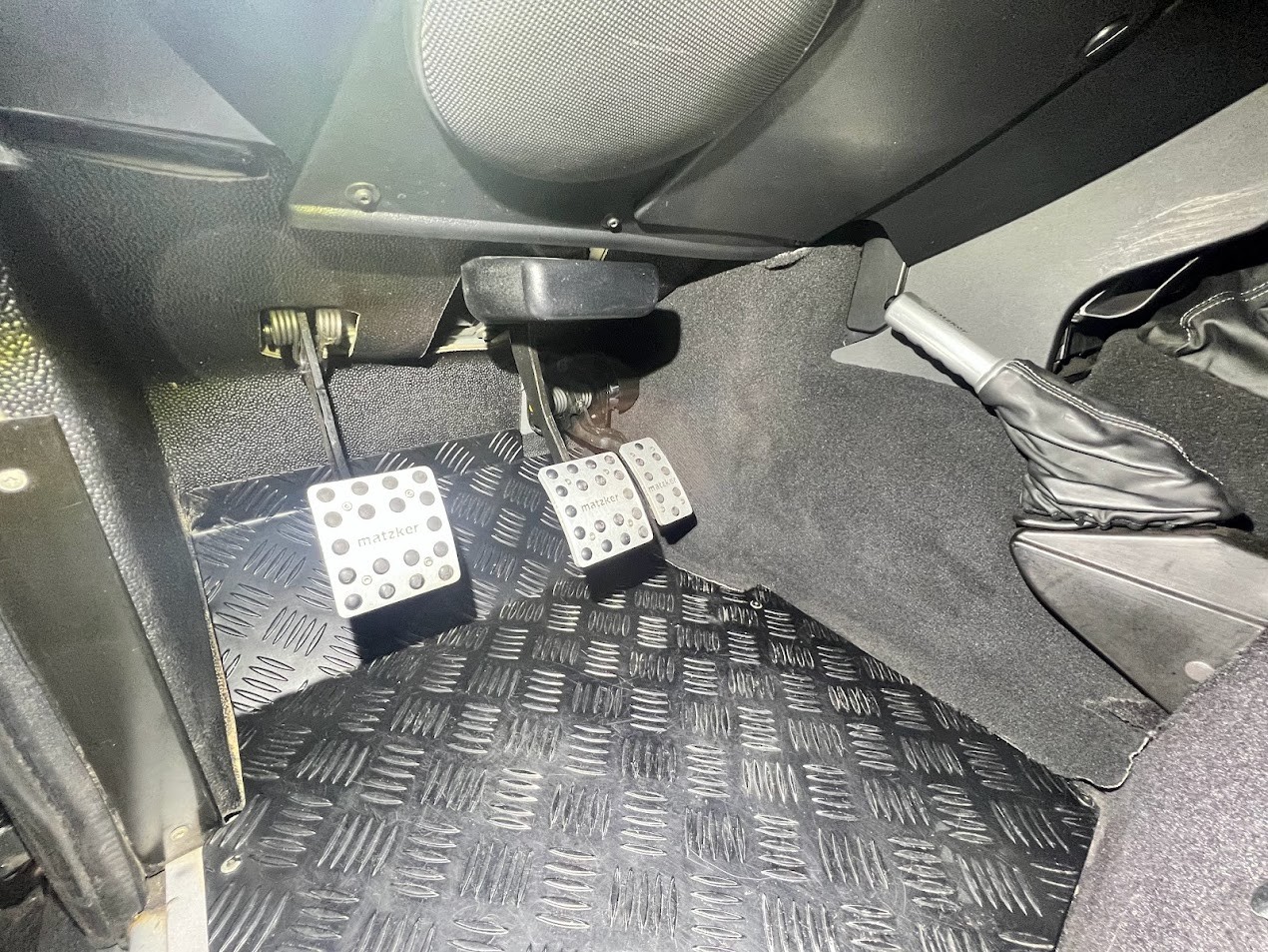 LAND ROVER Defender 110 2.2 TD4 SW Avus Performance-image-2