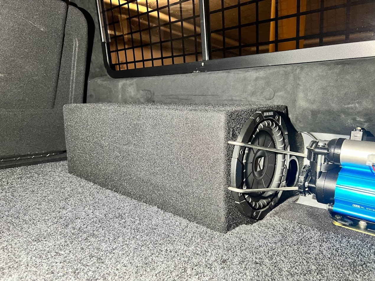 LAND ROVER Defender 110 2.2 TD4 SW Avus Performance-image-6