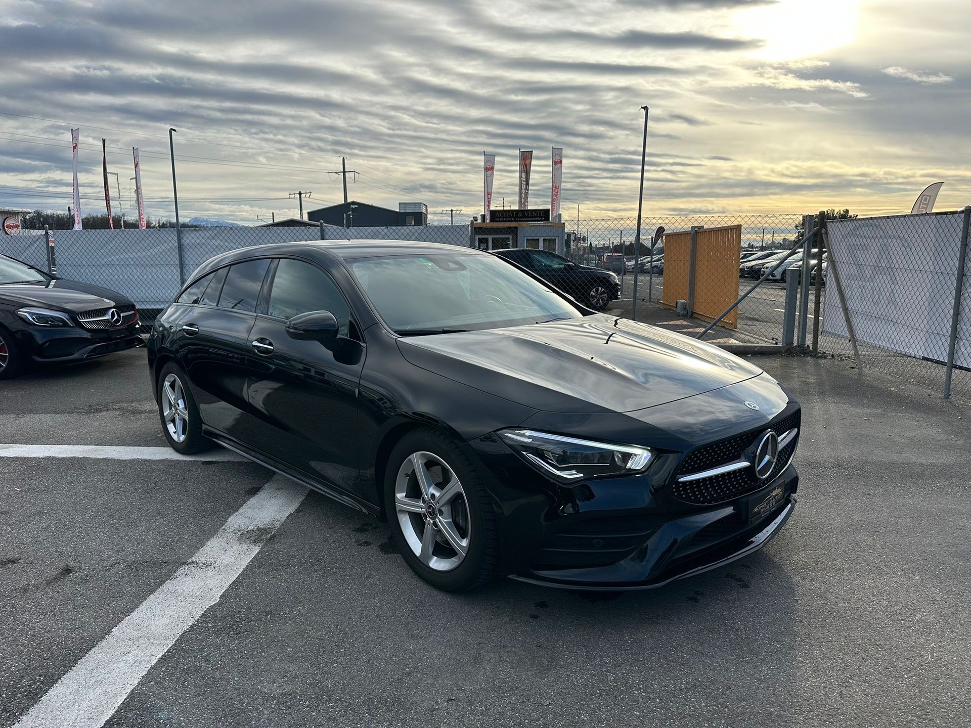 MERCEDES-BENZ CLA Shooting Brake 200 AMG Line 7G-DCT-image-7