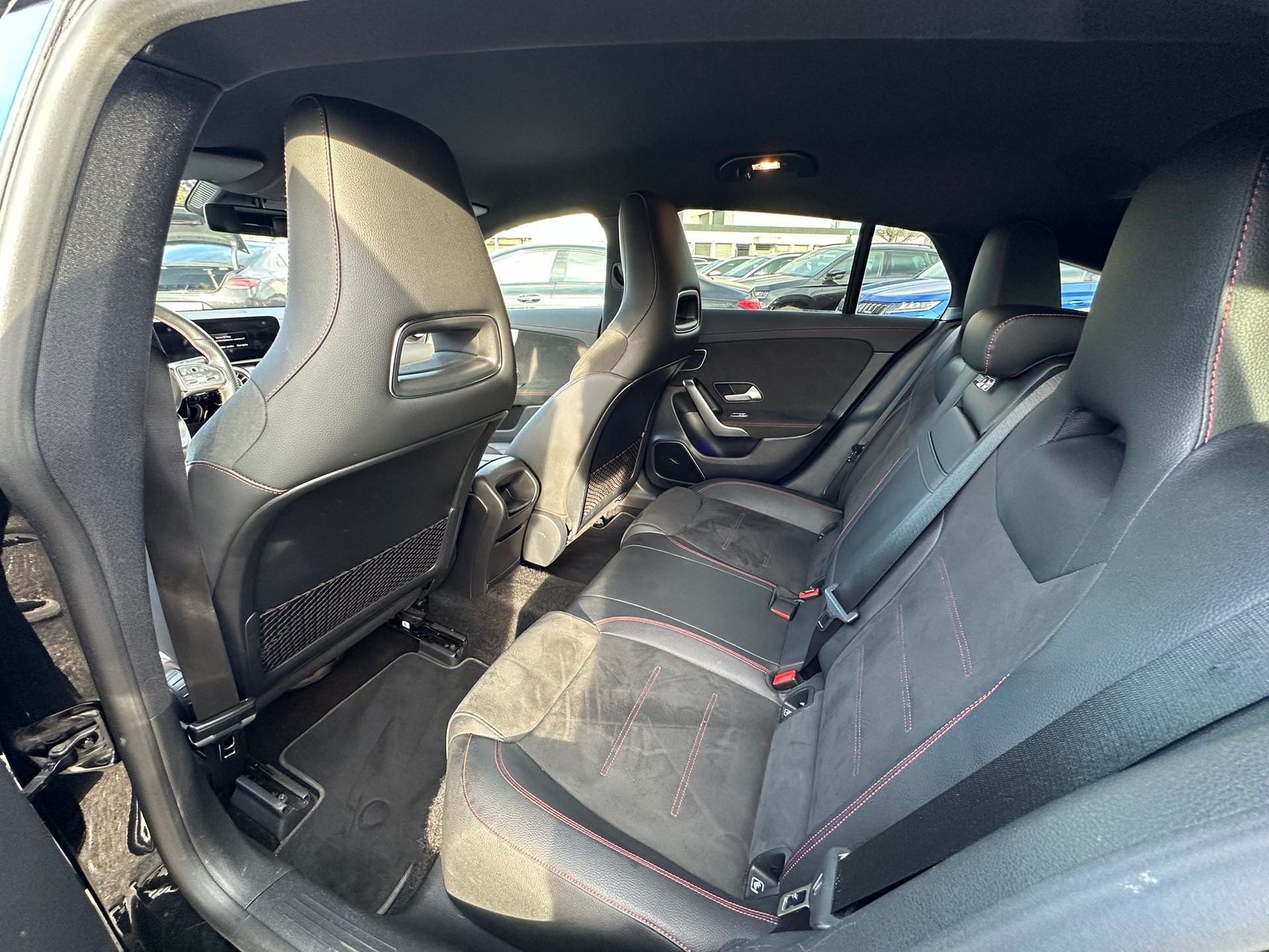 MERCEDES-BENZ CLA Shooting Brake 200 AMG Line 7G-DCT-image-9